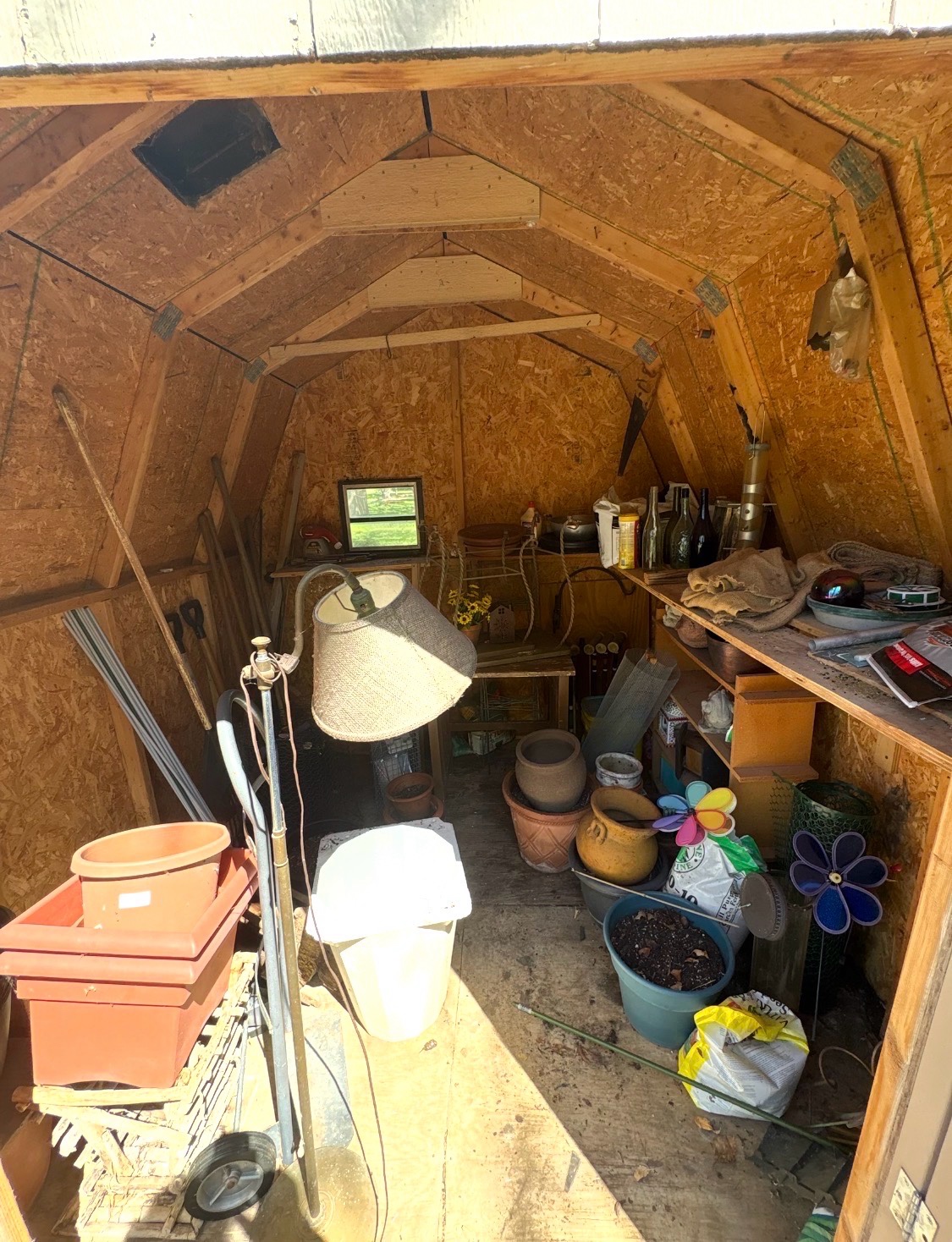 All contents of the shed. Some great yard items.