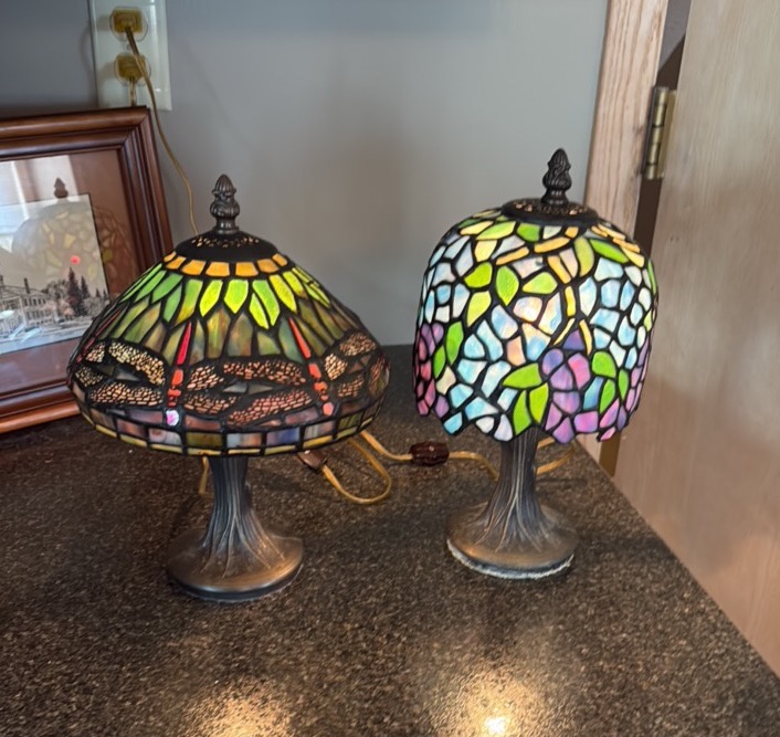 (2)Tiffany-style lamps