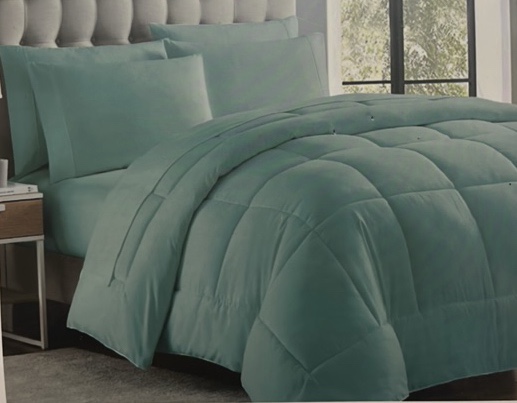 Queen  Essential 7-Piece Bed in a Bag Comforter Set  Retail $200