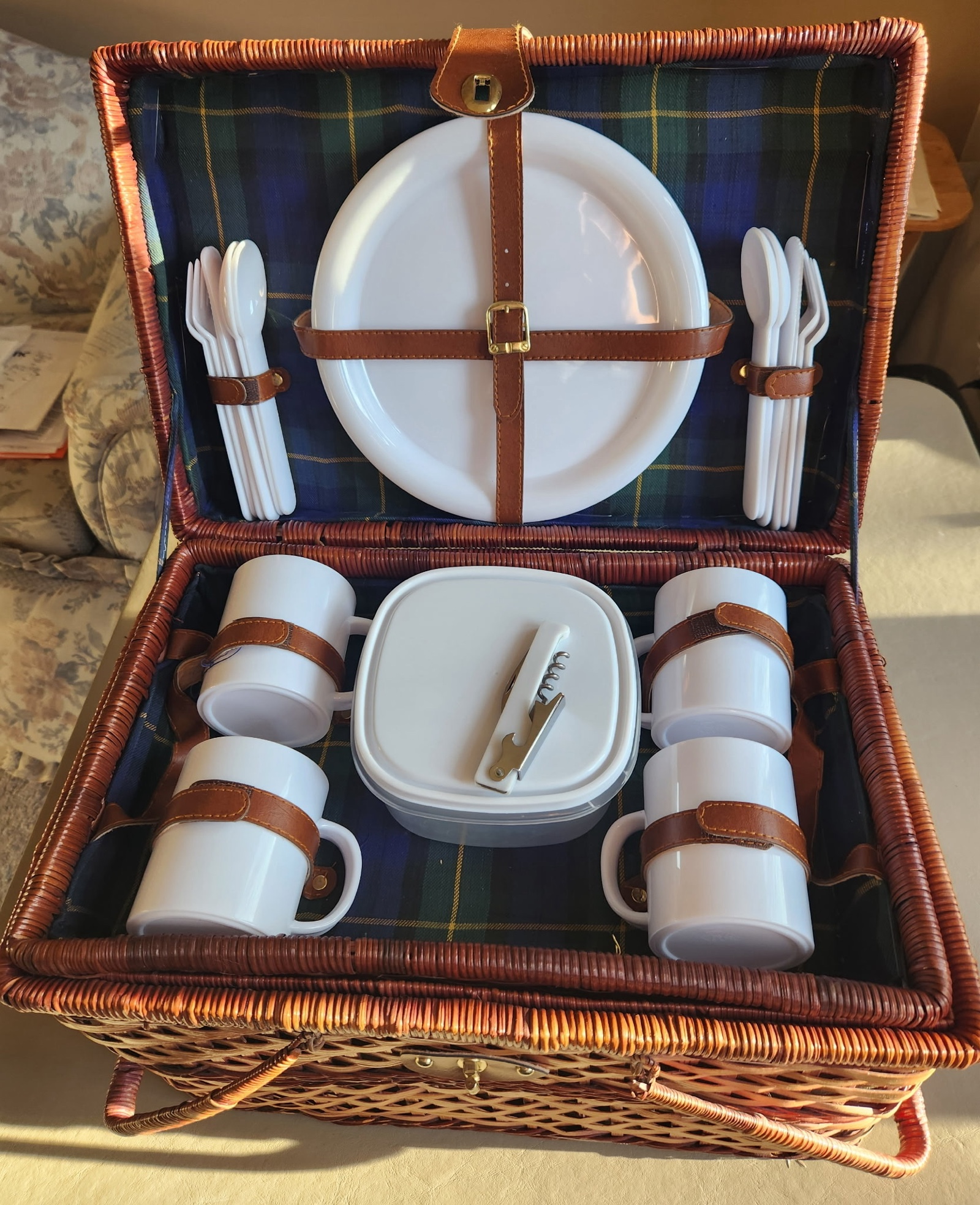 Wicker Picnic Basket with Pastic Table Settings for 4 People, plates, forks, spoons, cups, wine bottle opener, food storage container