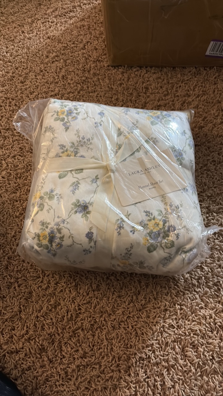 Queen - Laure Ashley Flannel Sheet Set Queen Size, Floral Print With White Background