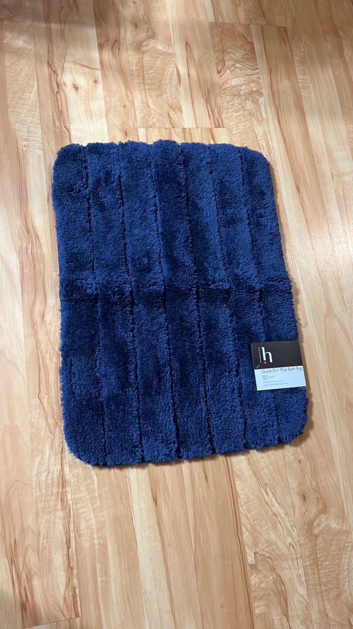 Plush bath rug in Navy - 17x24 - Retail $30
