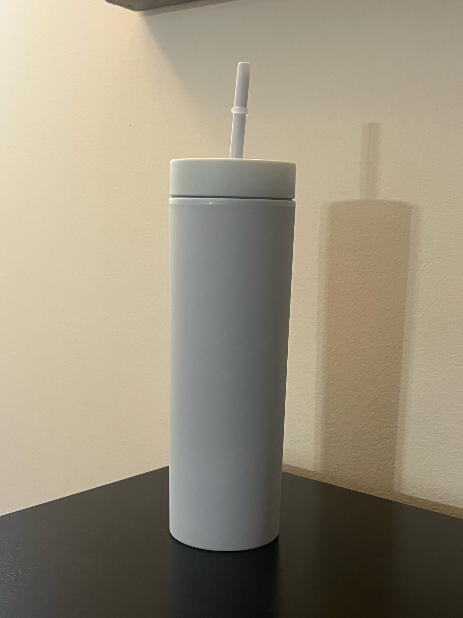 Strata 16 oz tumbler with cover and plastic straw  color ice