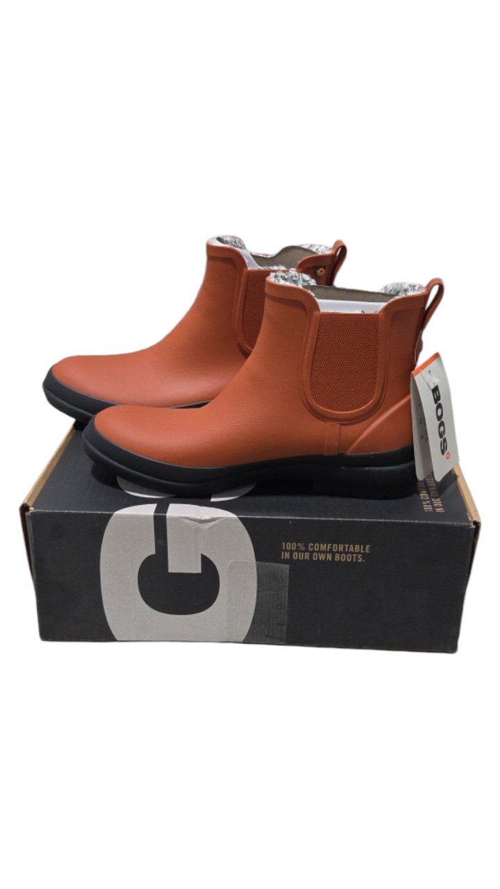 Retail value $110 Bogs Amanda II Chelsea Boots Burnt Orange Womens Size 9 Waterproof New in Box