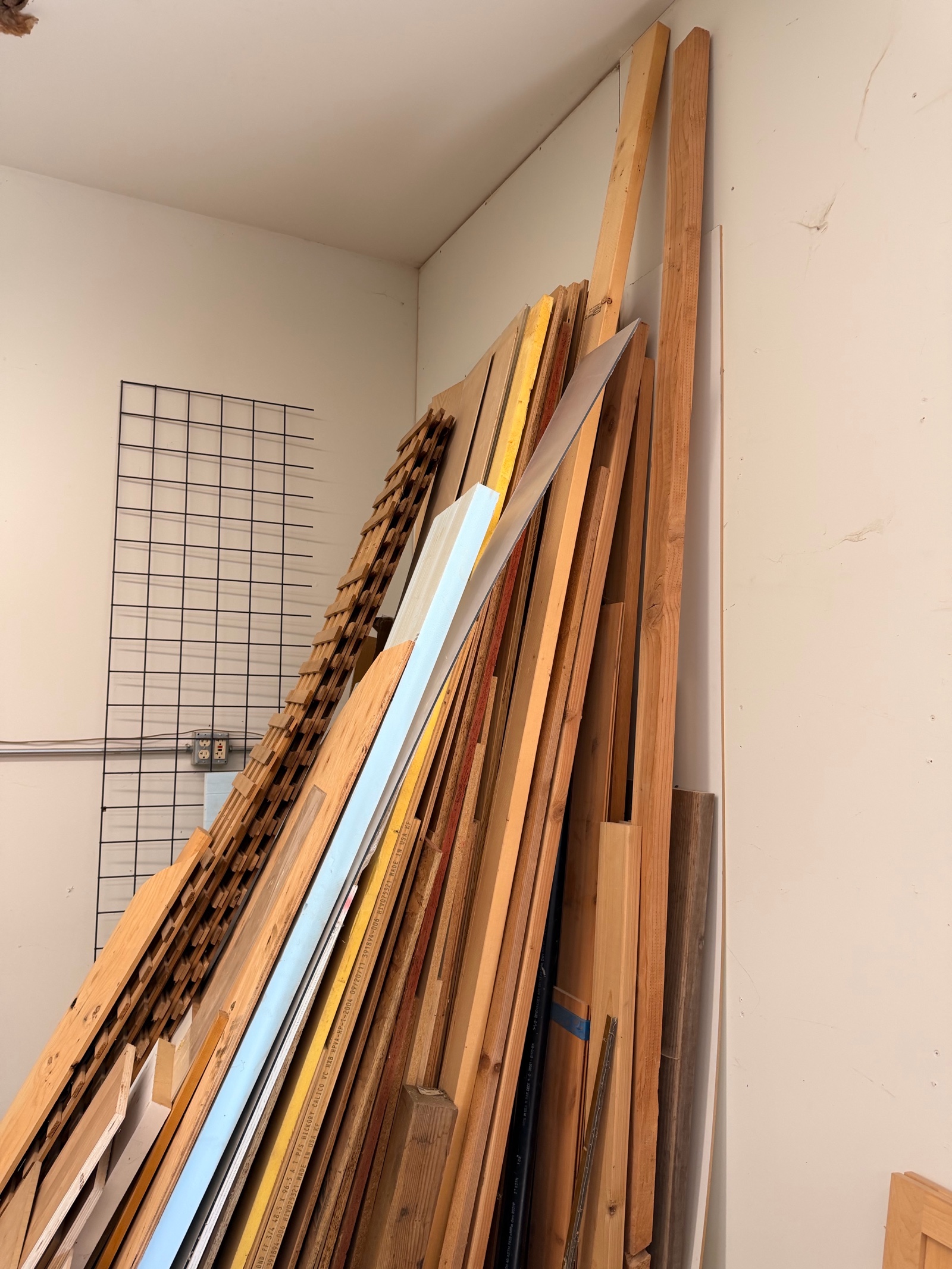 Large Mixed Lumber Lot up to 1012 tall  Plywood, Panels, Trim, Lattice & Assorted Wood  Shop Cleanout  Project Bundle