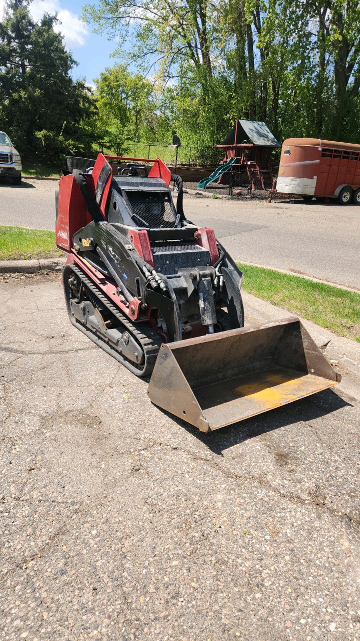 Toro� Dingo TX-1000 Narrow Track Vertical Lift