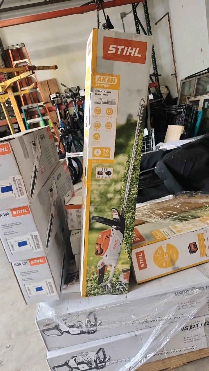 Stihl� HSA60 Cordless Hedge Trimmer
