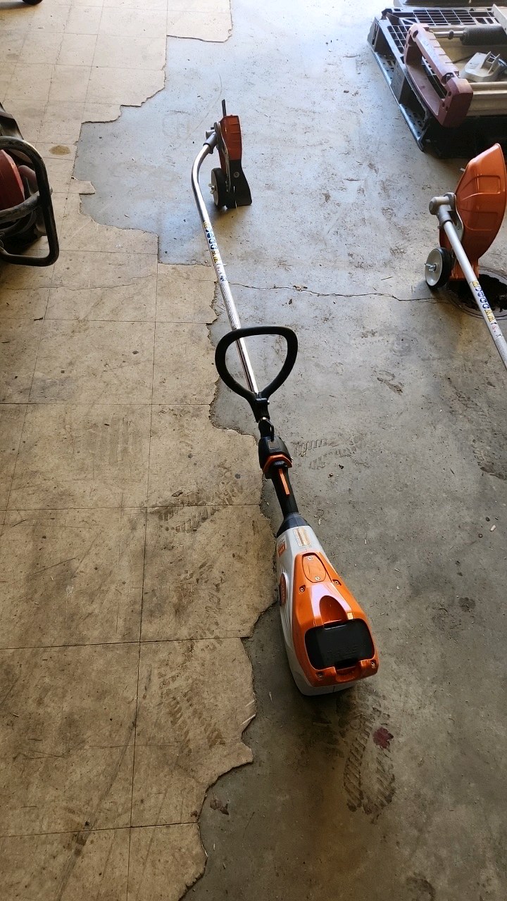 Stihl� FCA135 Cordless Edger