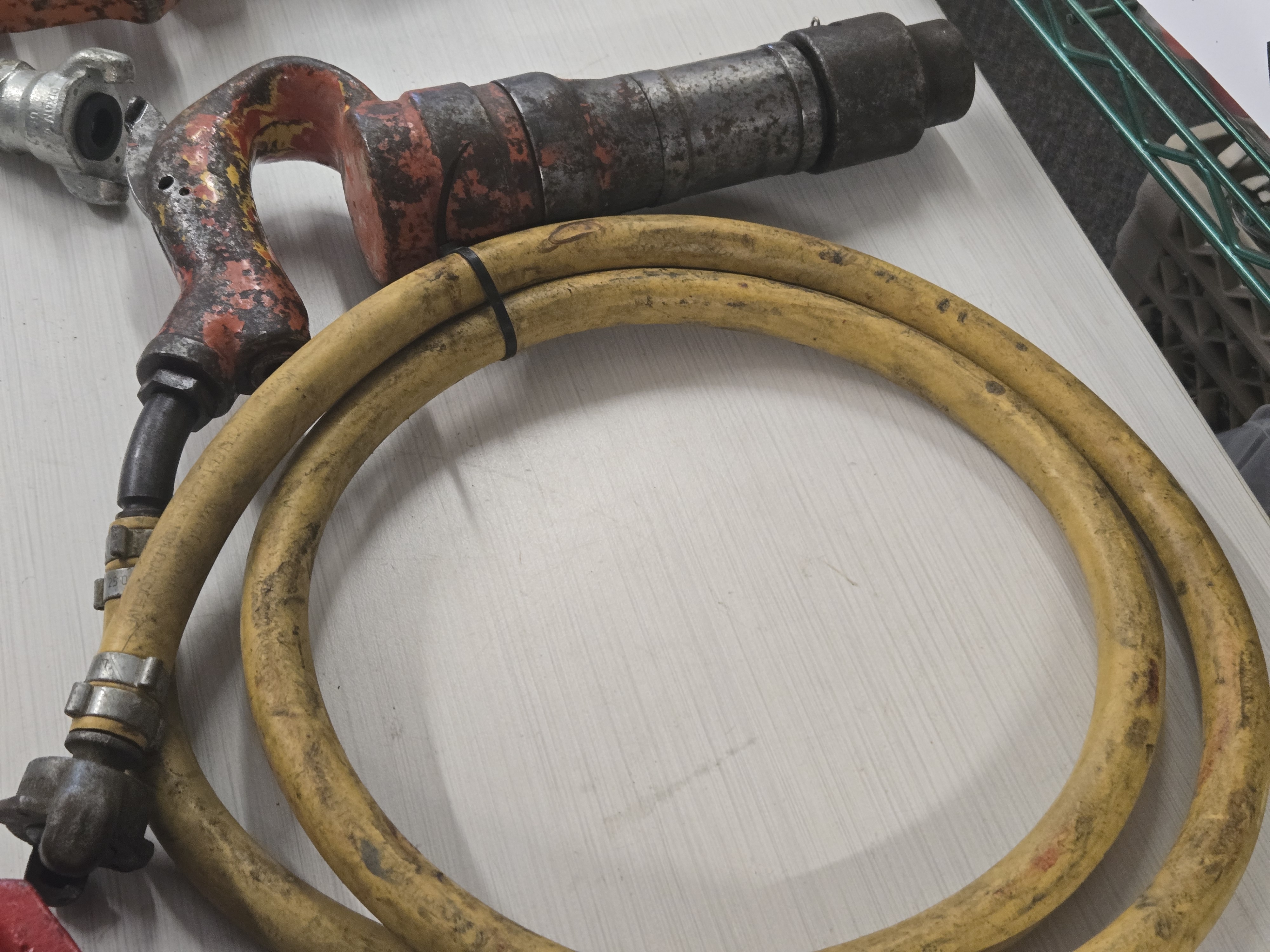 Pneumatic Chipping Hammer