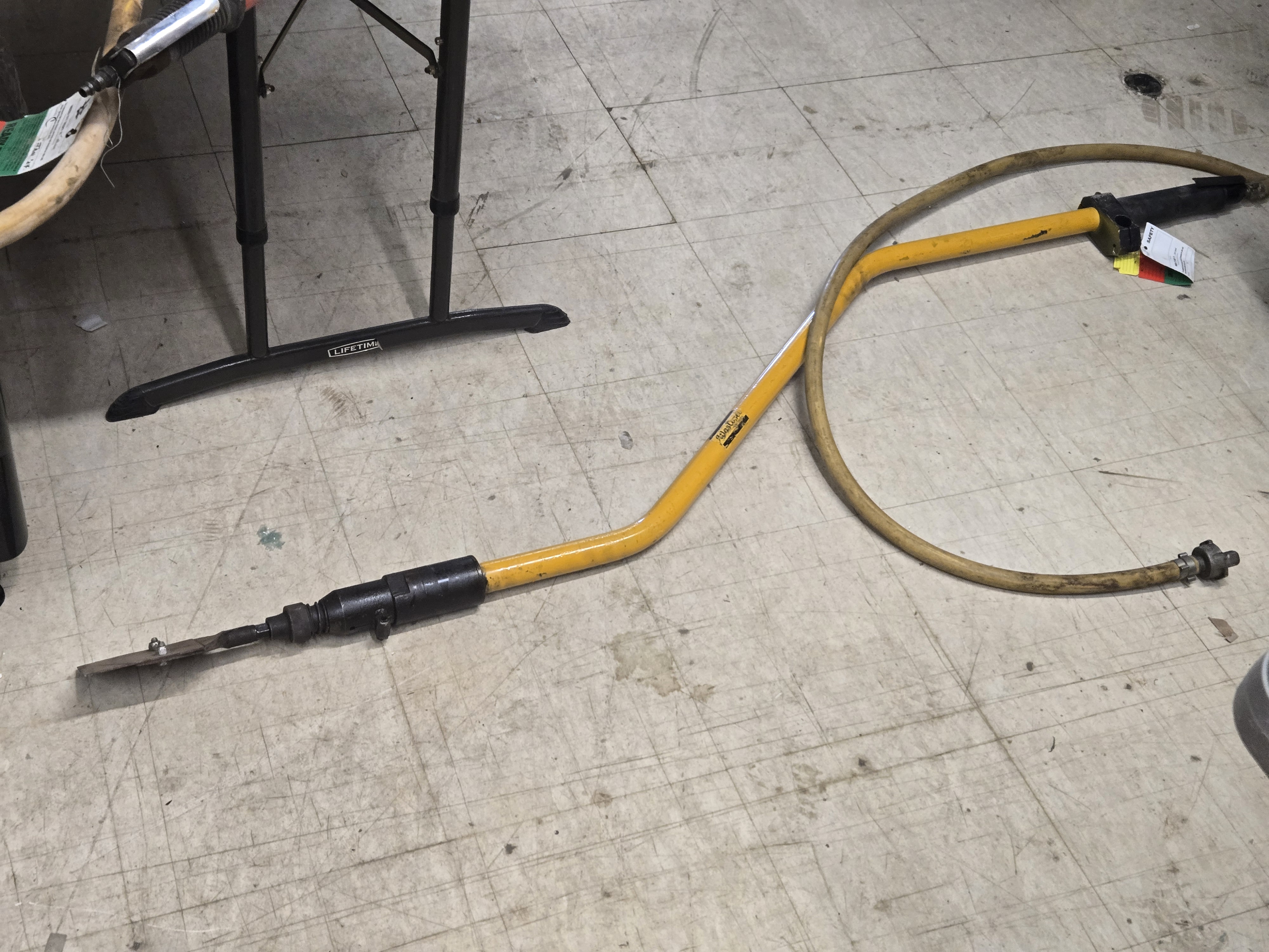 Pneumatic Floor Scrapper