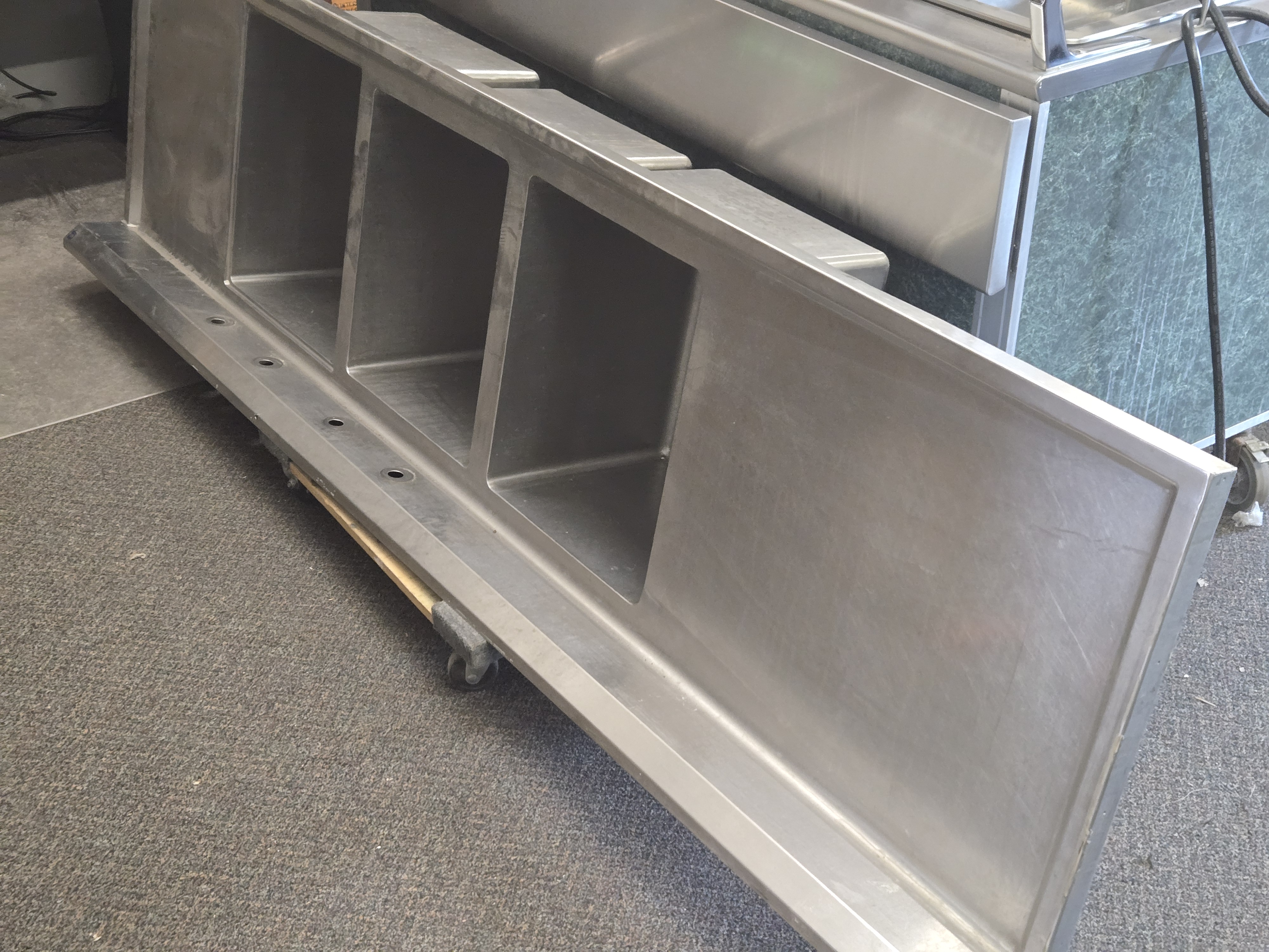 3 Bay Wall Mount Sink w3 Legs