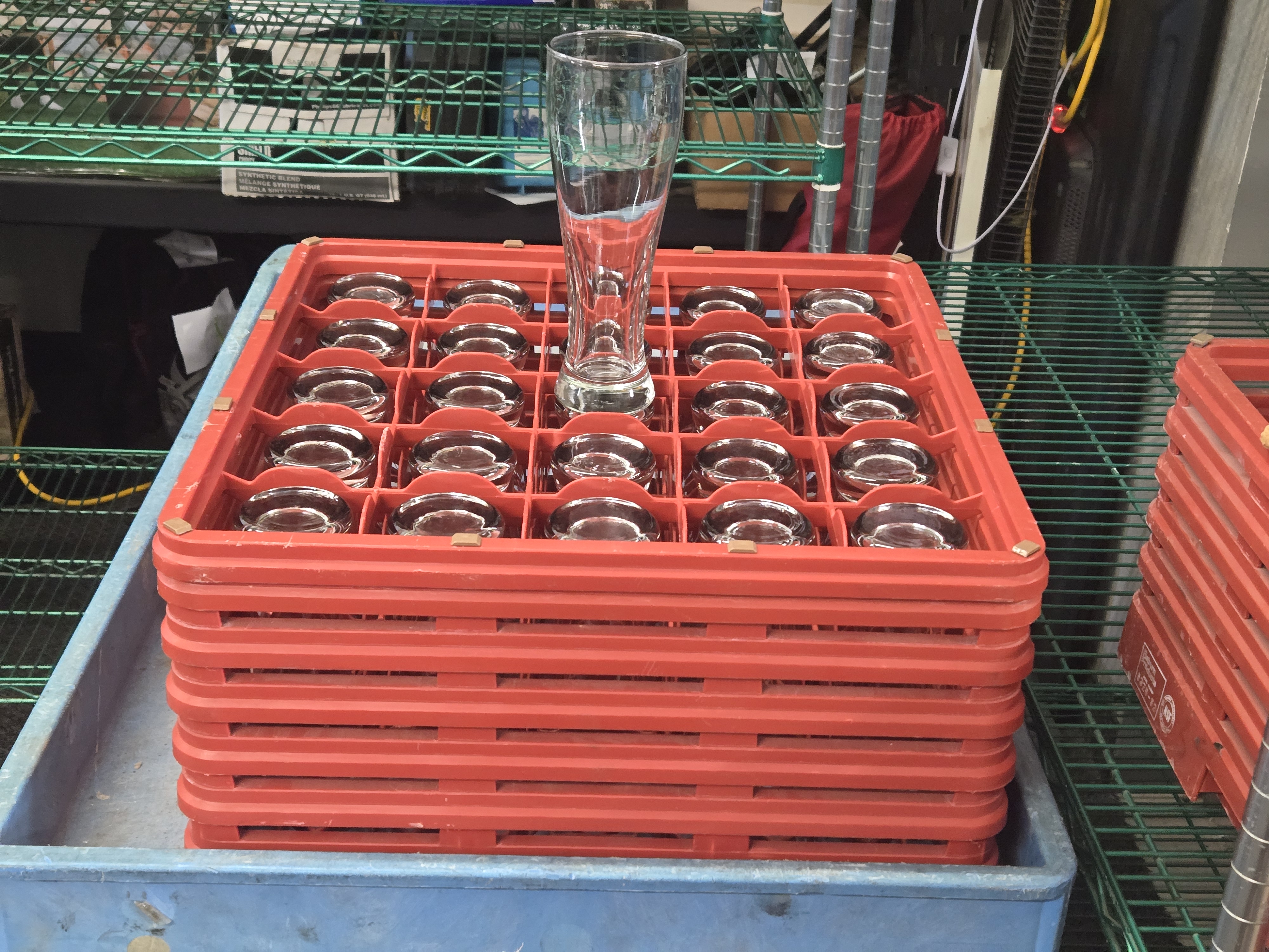 Pislner Beer Glasses wTray