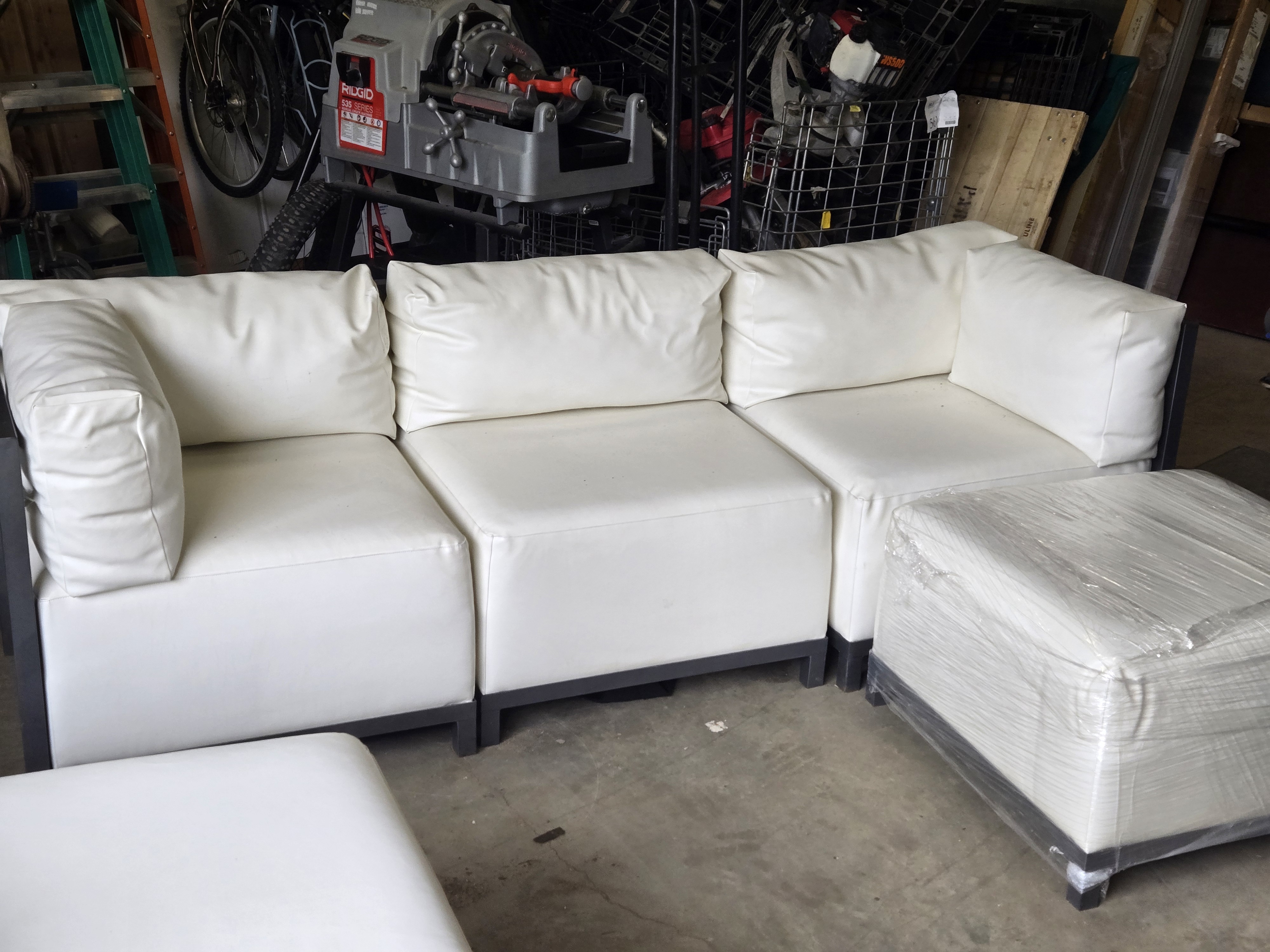 Sectiojnal Couch wFoot Rest