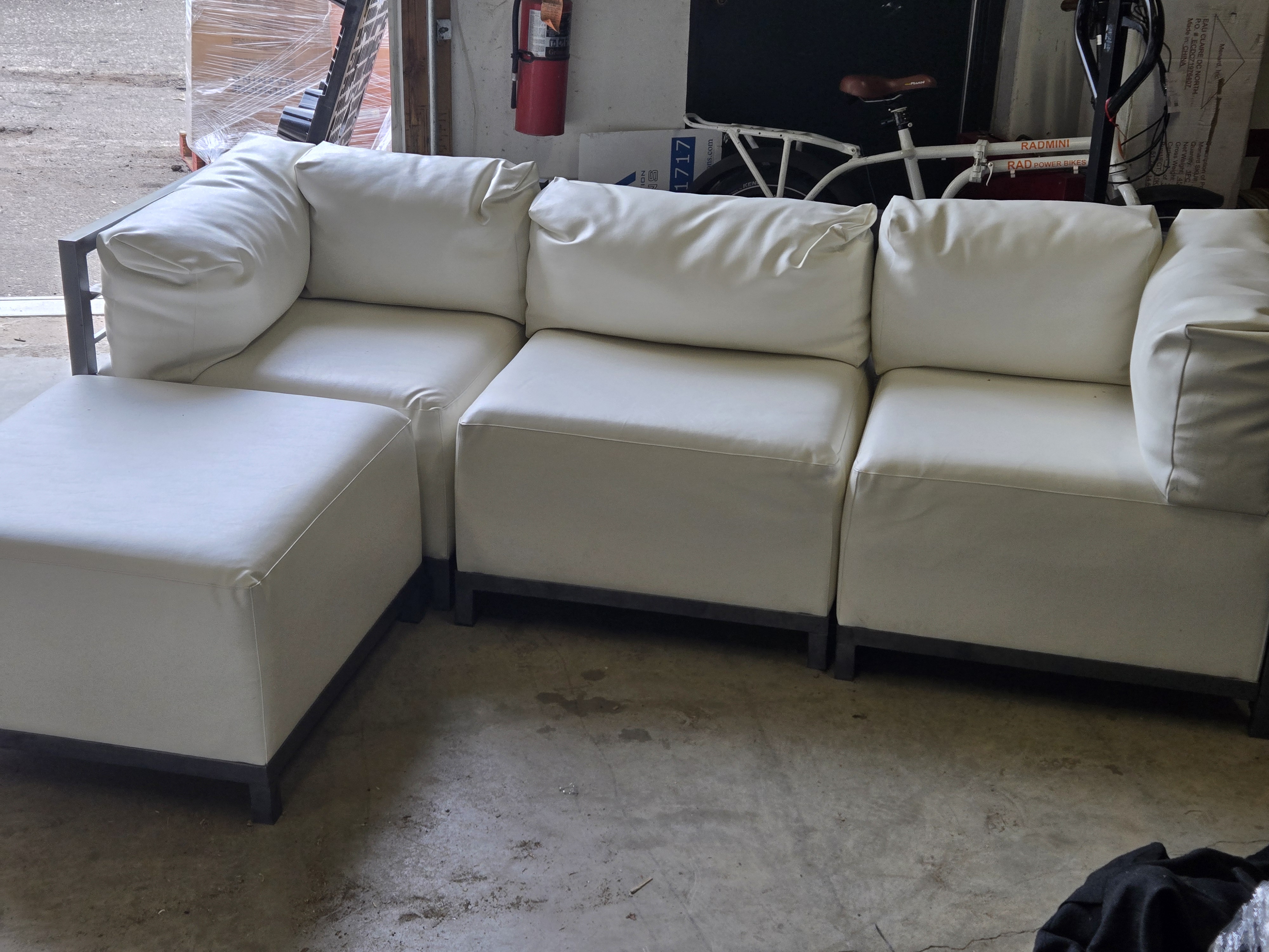 Sectional Couch wFoot Rest