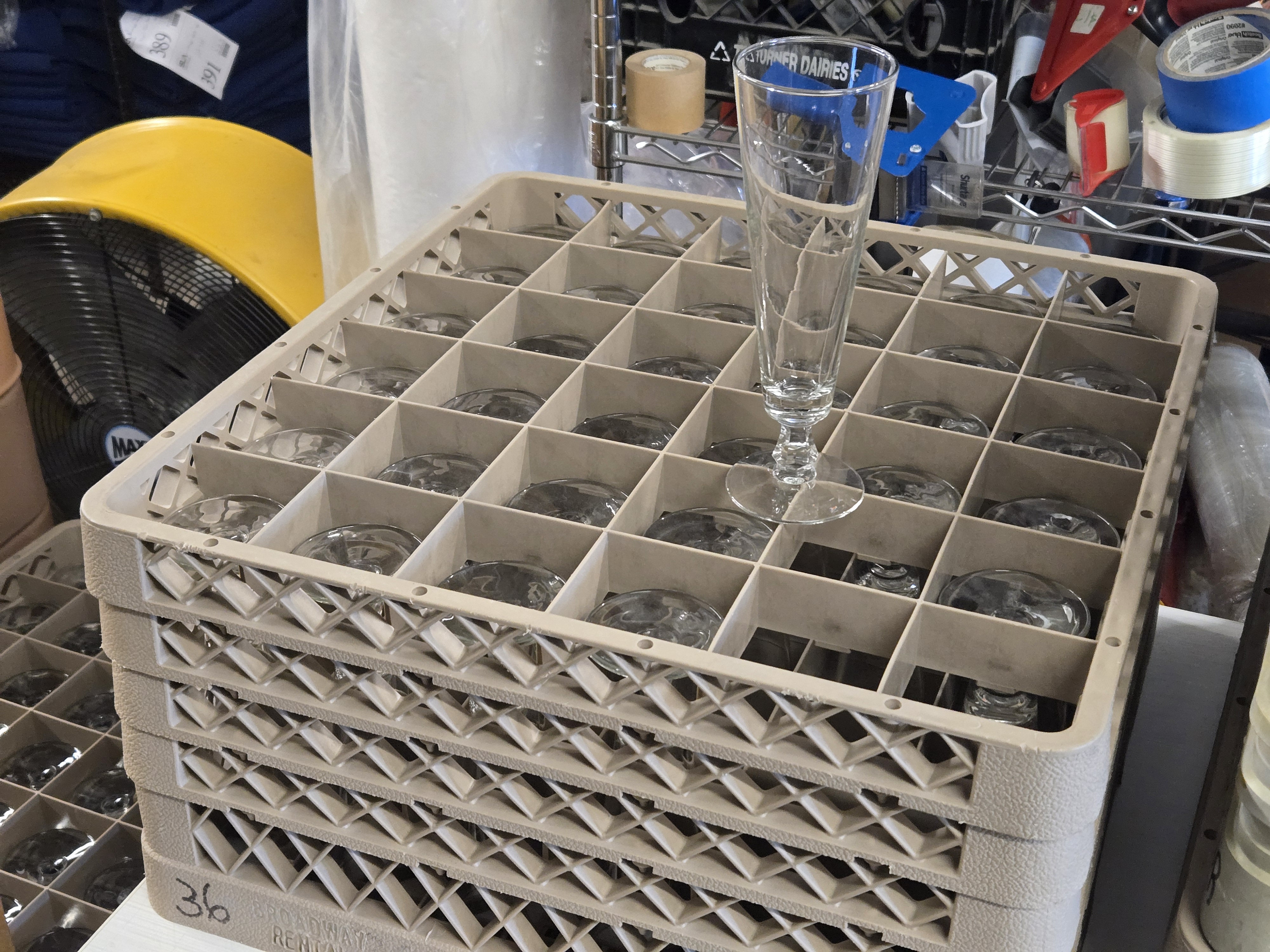Pislner Glasses wTray