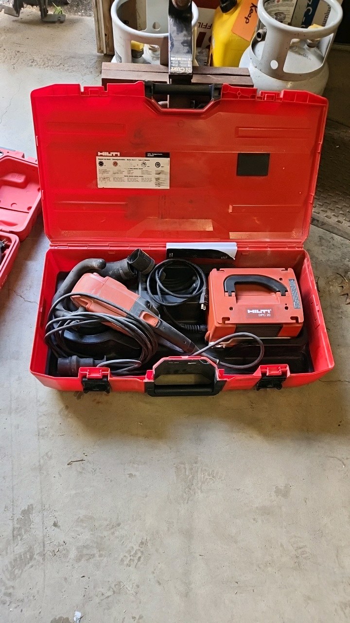 Hilti� DG150 Concrete Grinder with Case