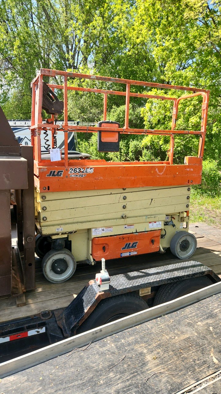 2015 JLG 2632ES 24V Scissor Lift