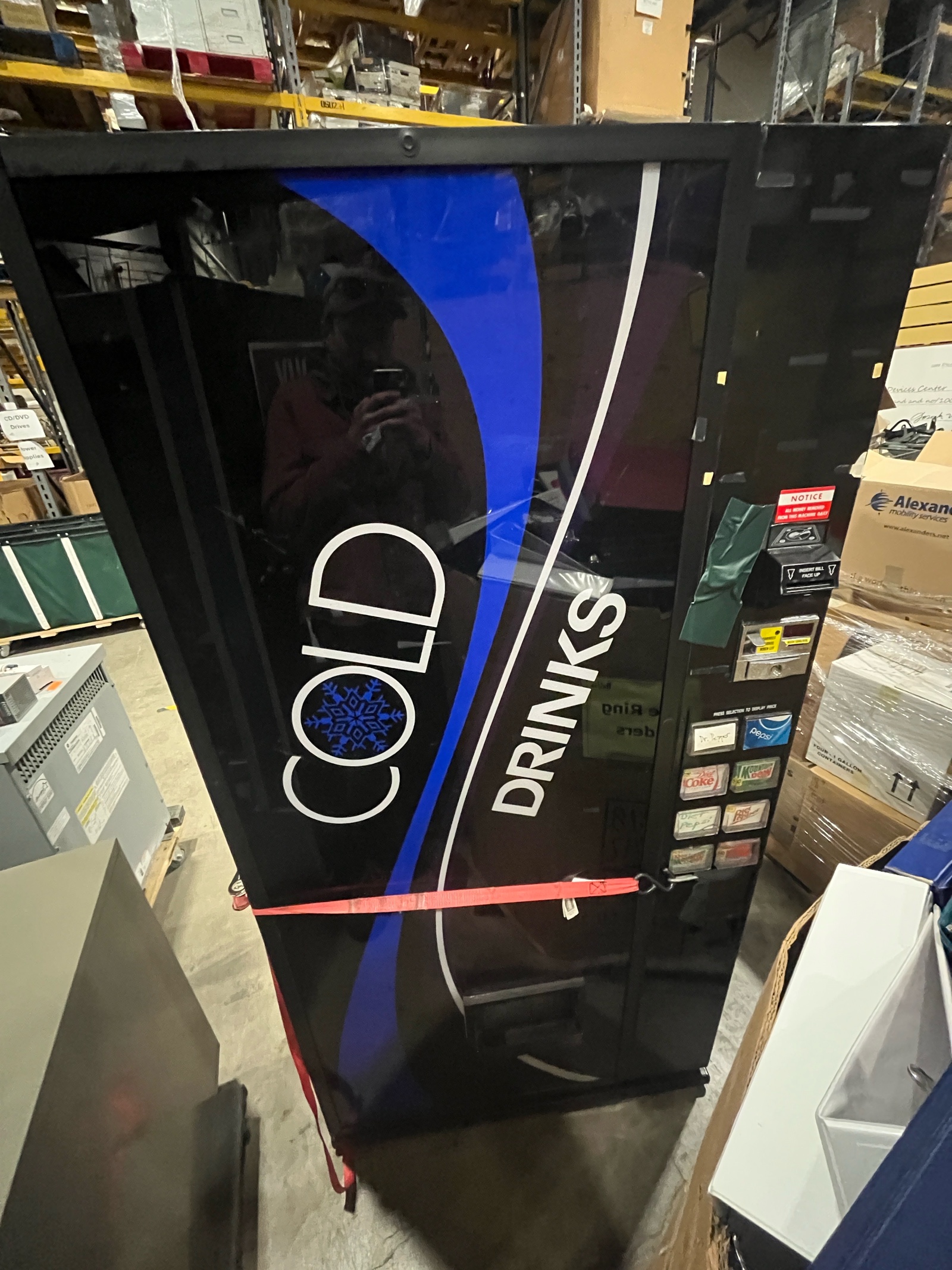 Cold Drinks Vending Machine (608800)