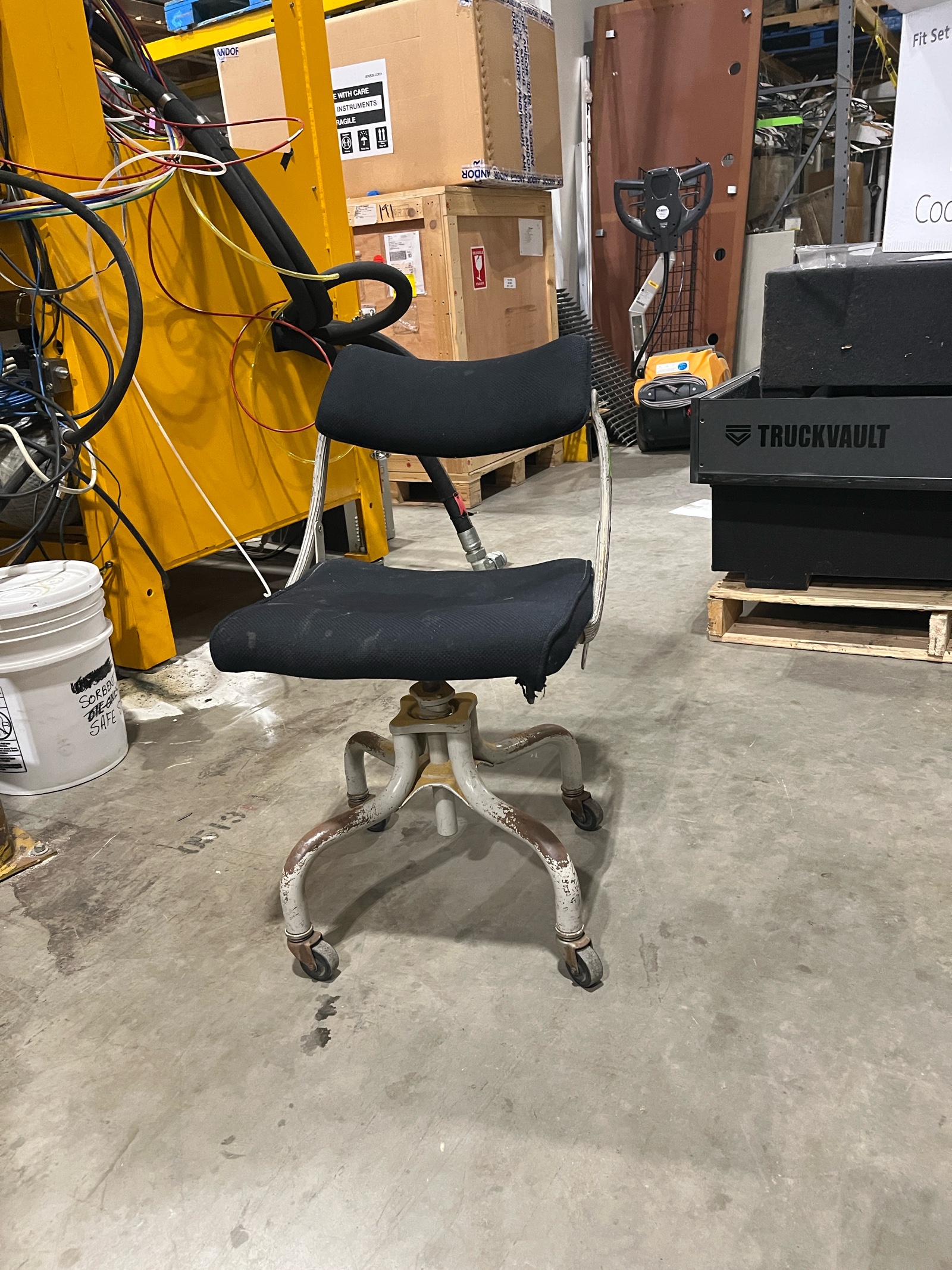 Vintage Rolling Chair (609264)