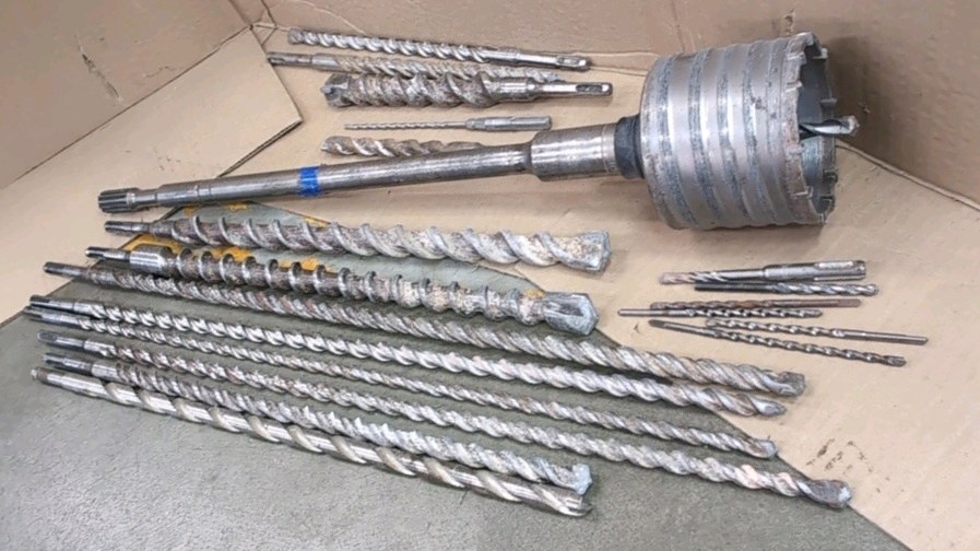 (20) Concrete bits