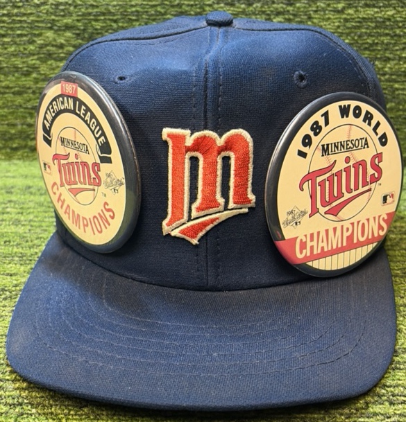 ICONIC M Minnesota Twins Hat w 87 A.L Champs & 87 World Series Champion Buttons