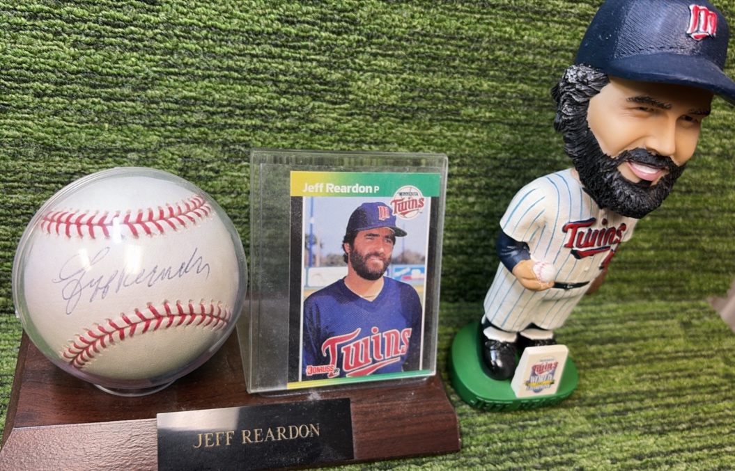 Jeff Reardon P #41 Minnesota Twins 1987 World Series Champions  Autographed Baseball & BobbledHead 