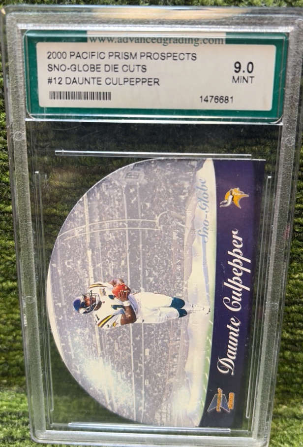 2000 Prism Sno-Globes Daunte Culpepper #12 Minnesota Vikings Graded 9.0 MINT