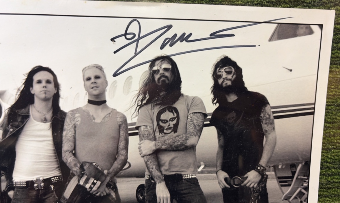 ROB ZOMBIE SIGNED 8X10 PHOTO MUSIC BAND SINGER AUTOGRAPHED PROMO