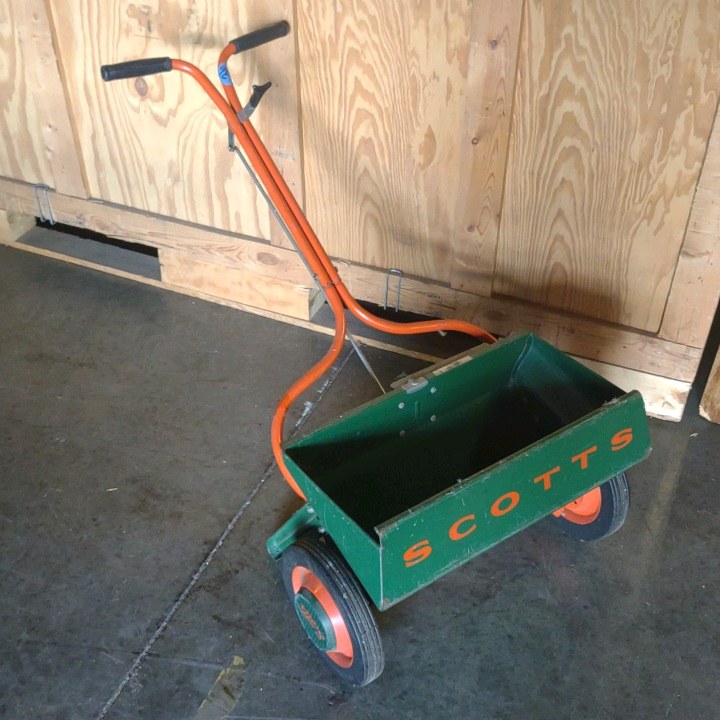 Scotts spreader
