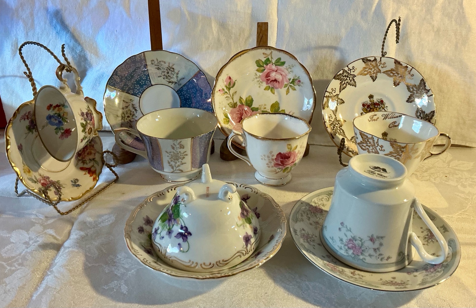 Group of 6 China cups & saucers, Royal albert, England, and Bavaria