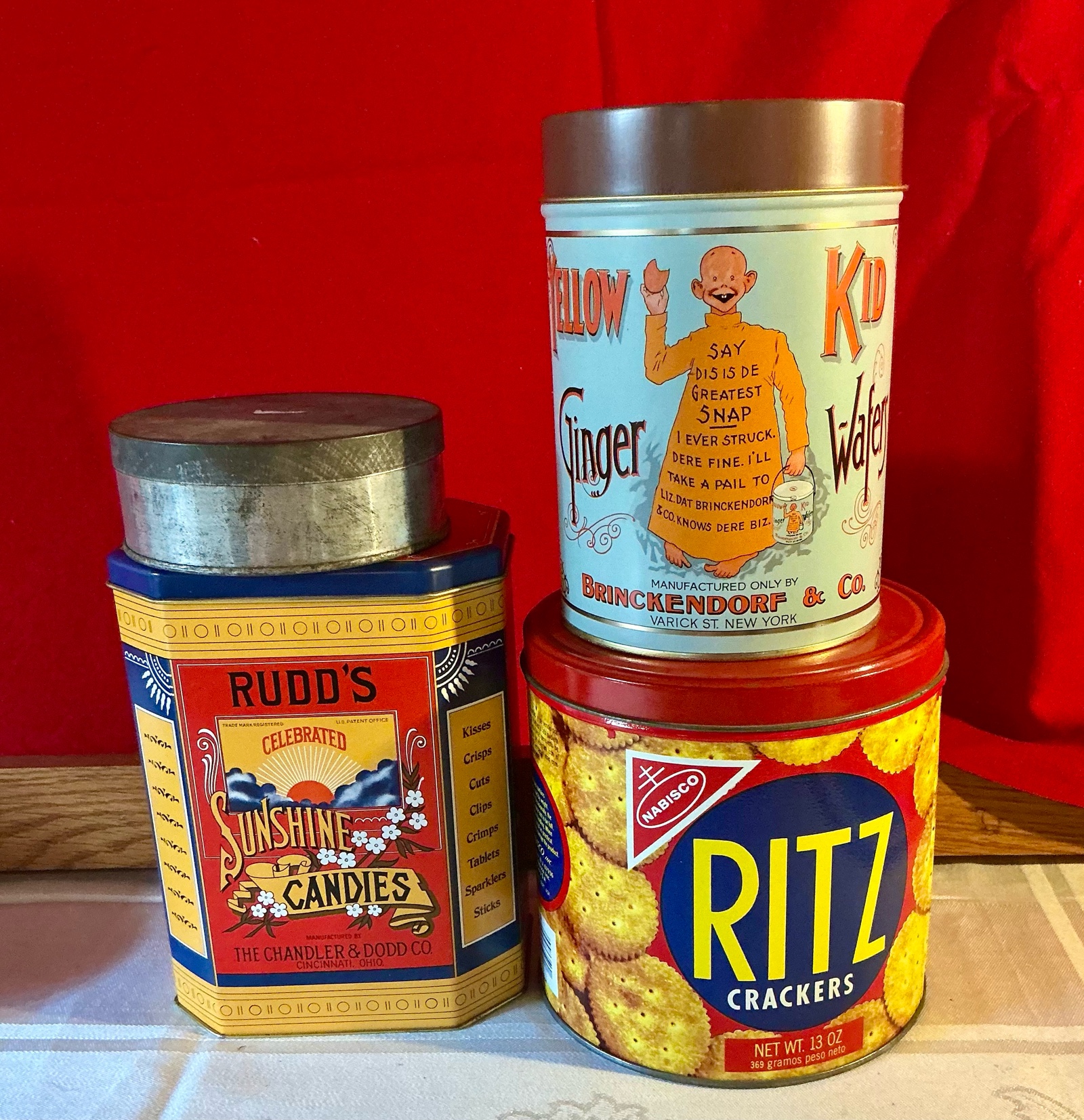Group of 4 collectable tins, ginger wafers, sunshine candies, Ritz crackers