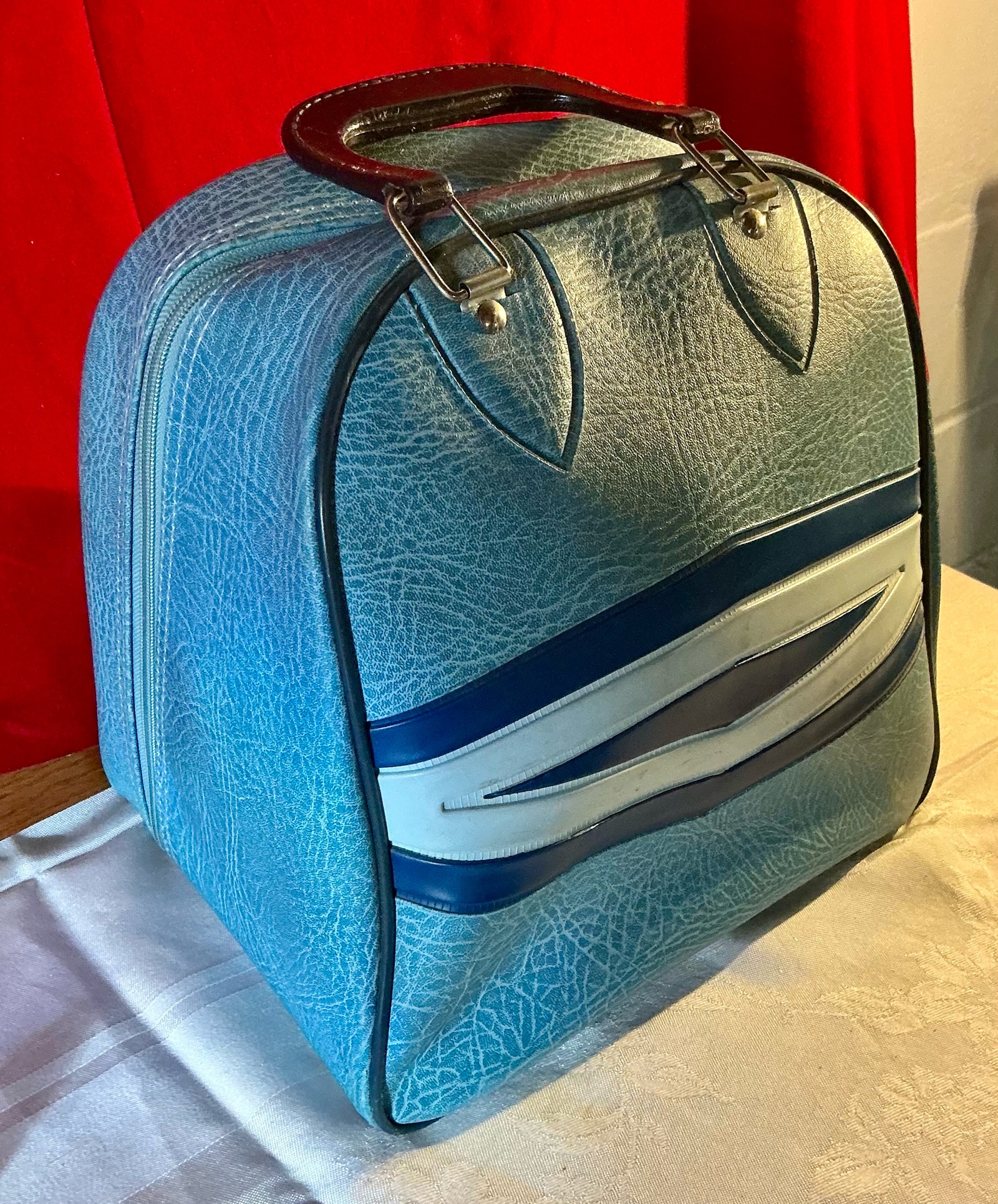Vintage Brunswick Don Carter Blue leather bowling ball case with ball