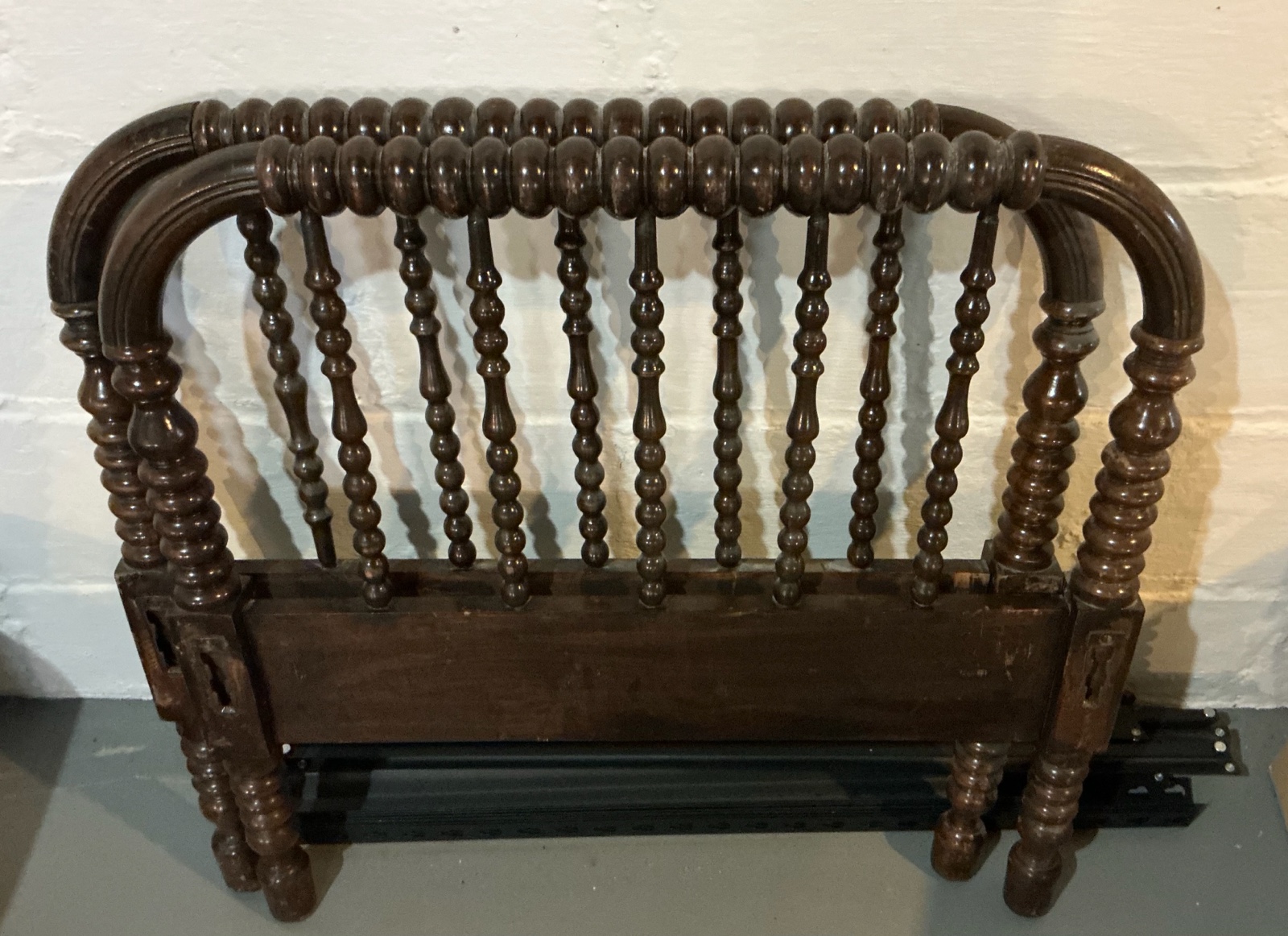 Vintage Jenny lind spindle spool Mahogony wood cribtwin sized bed, headboard and foot board