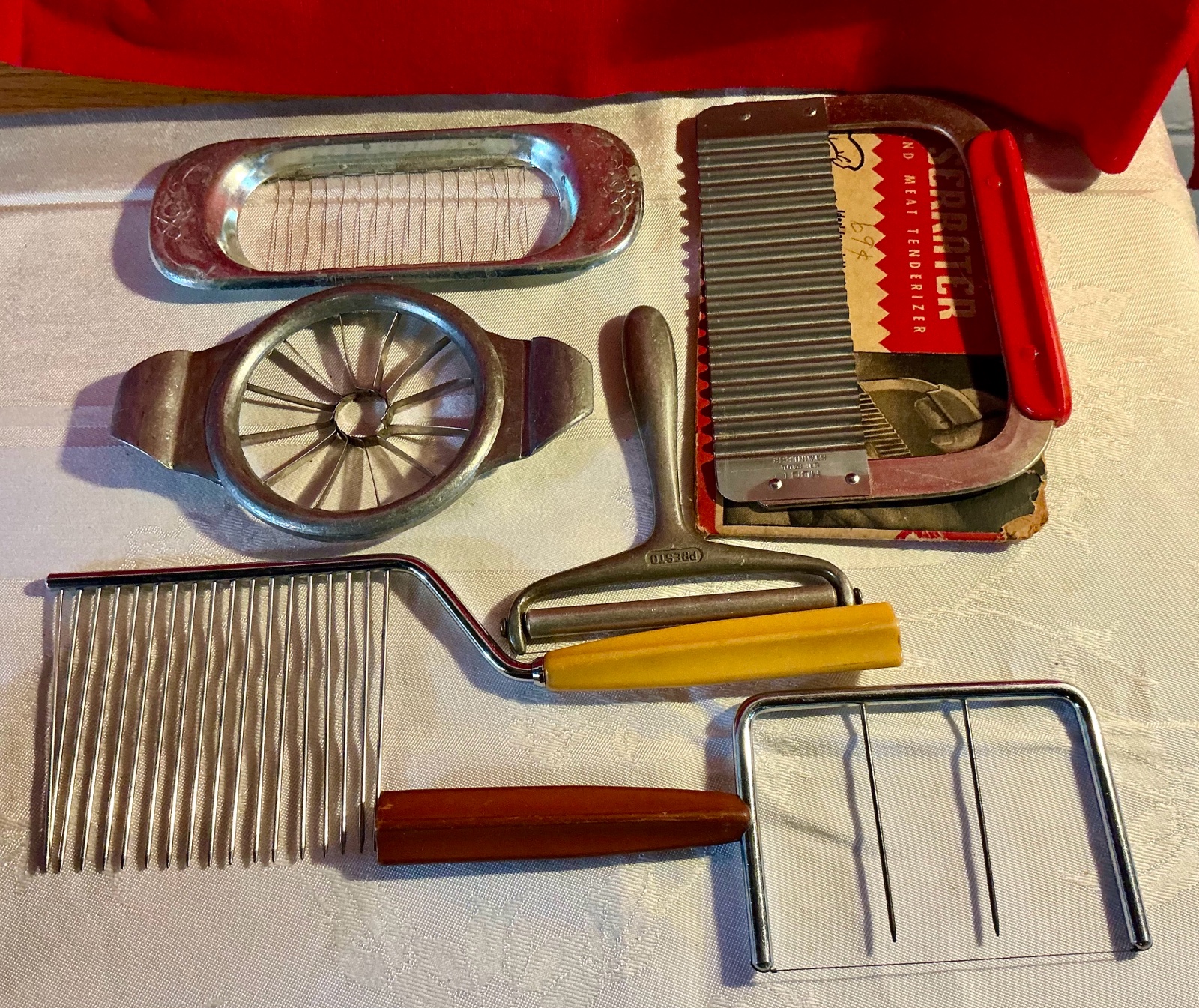 Vintage grader kitchen meat tenderizer group some with bakelite handles primitive