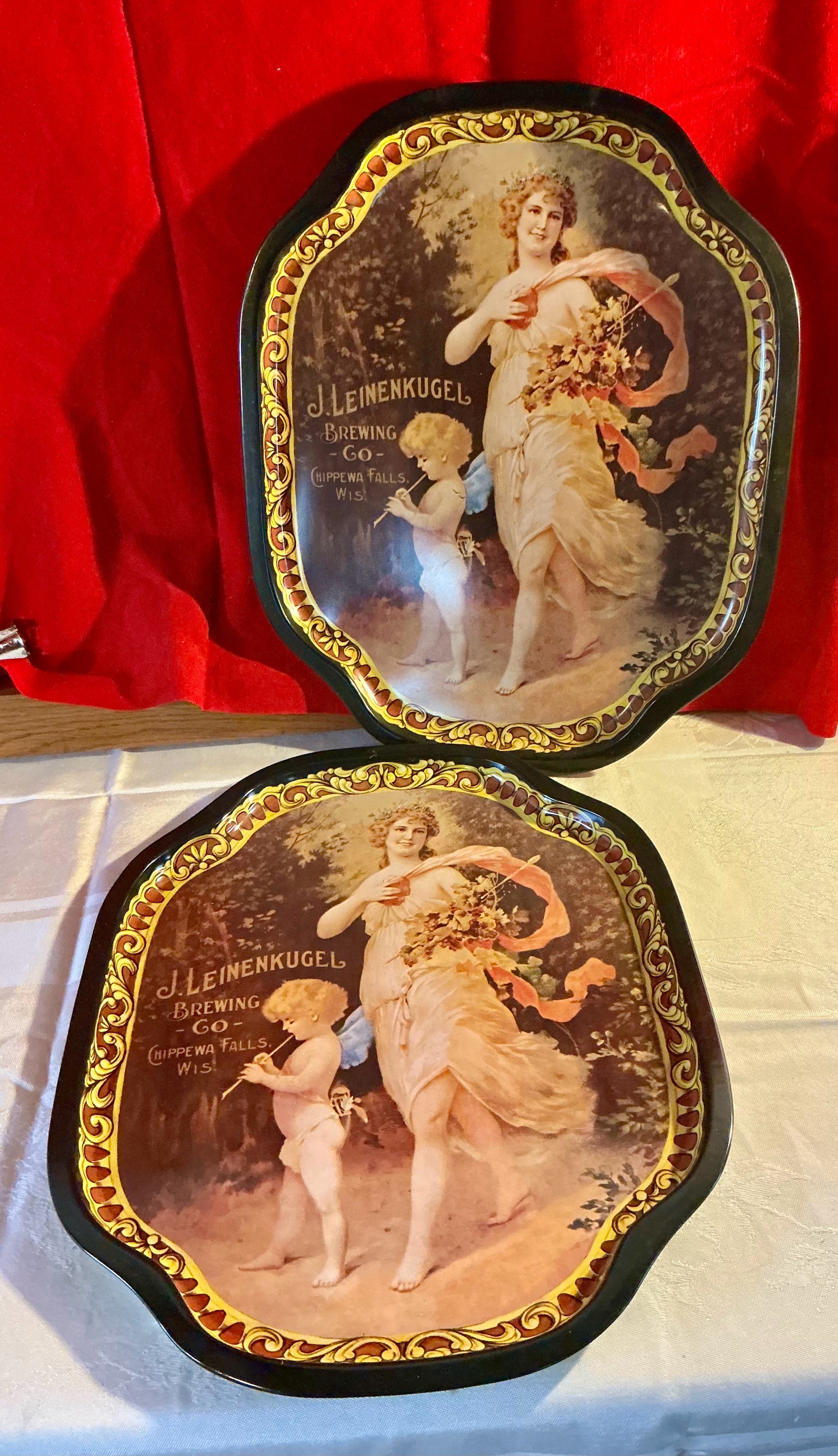 2 leinenkugel metal beer trays