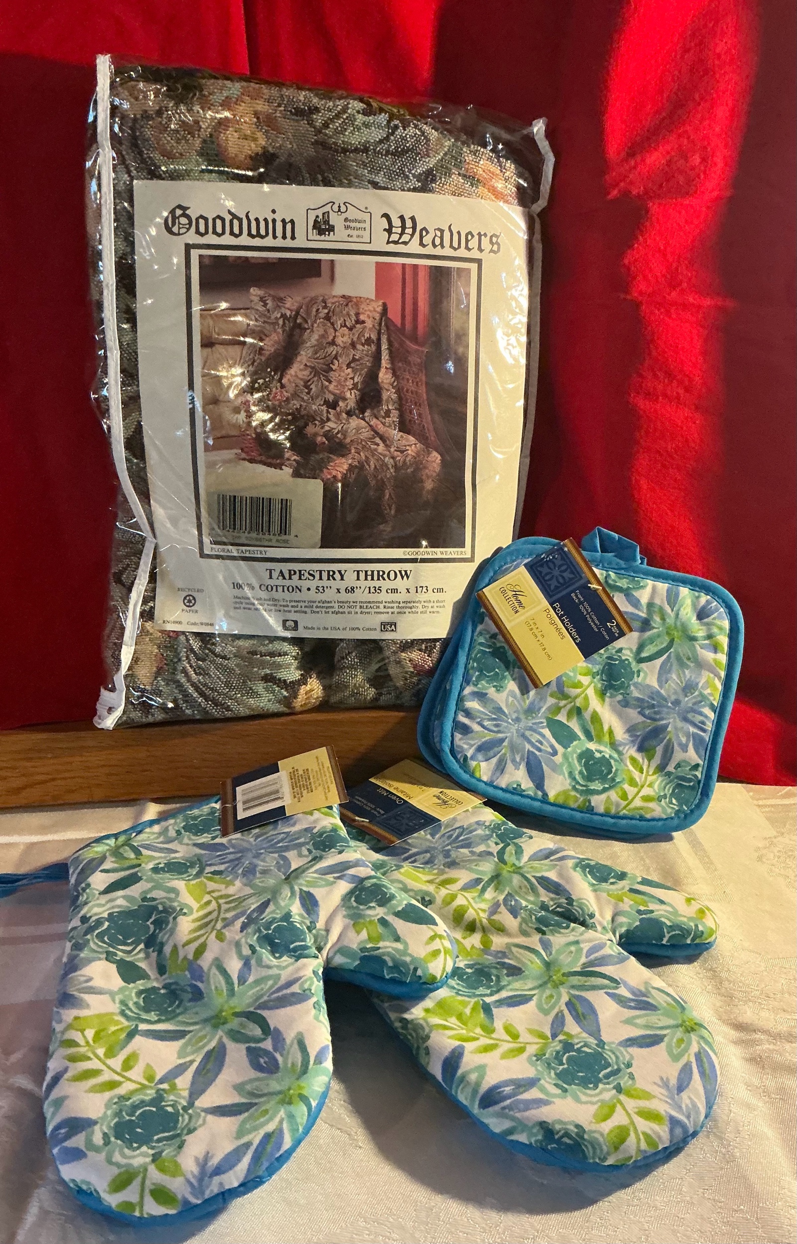 Tapestry throw & NOS home collection oven mitt and pot holders