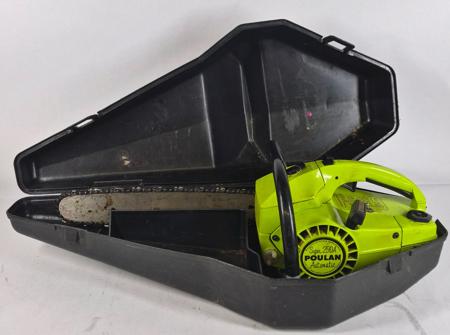 Poulan Super 250A Automatic Gas Chainsaw with Carry Case