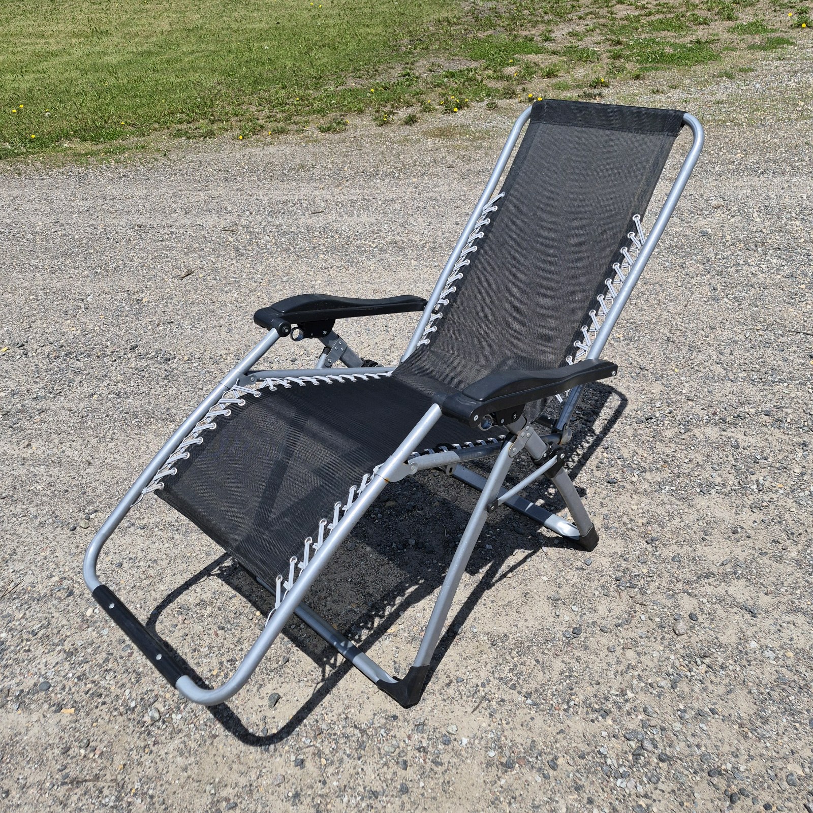 Zero Gravity Reclining Patio Lounge Chair