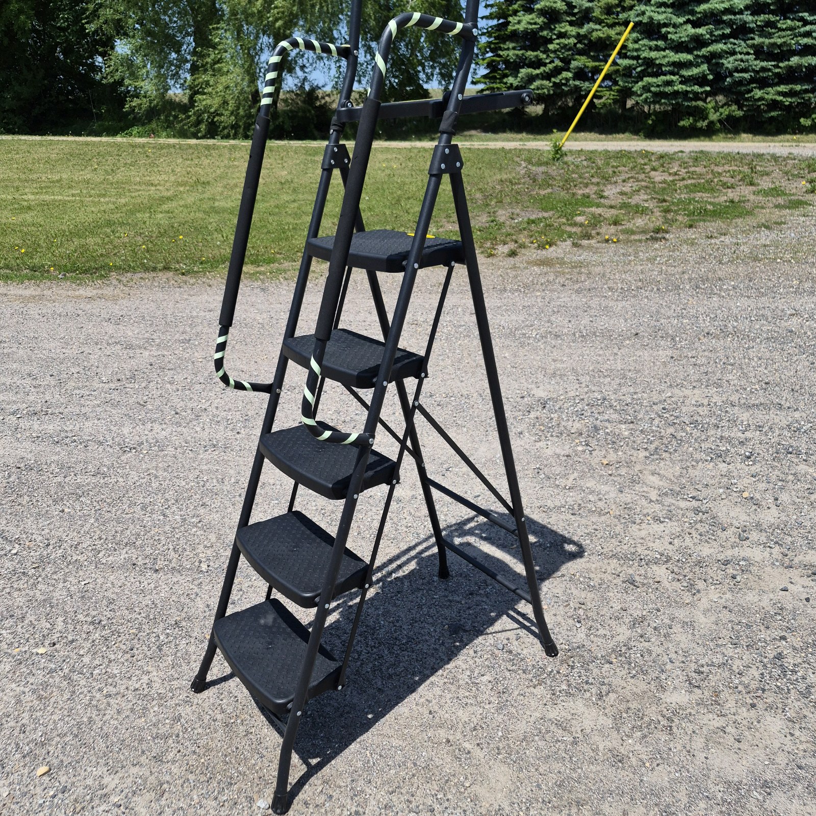 HBTower Folding 4 Step Ladder with Handrails