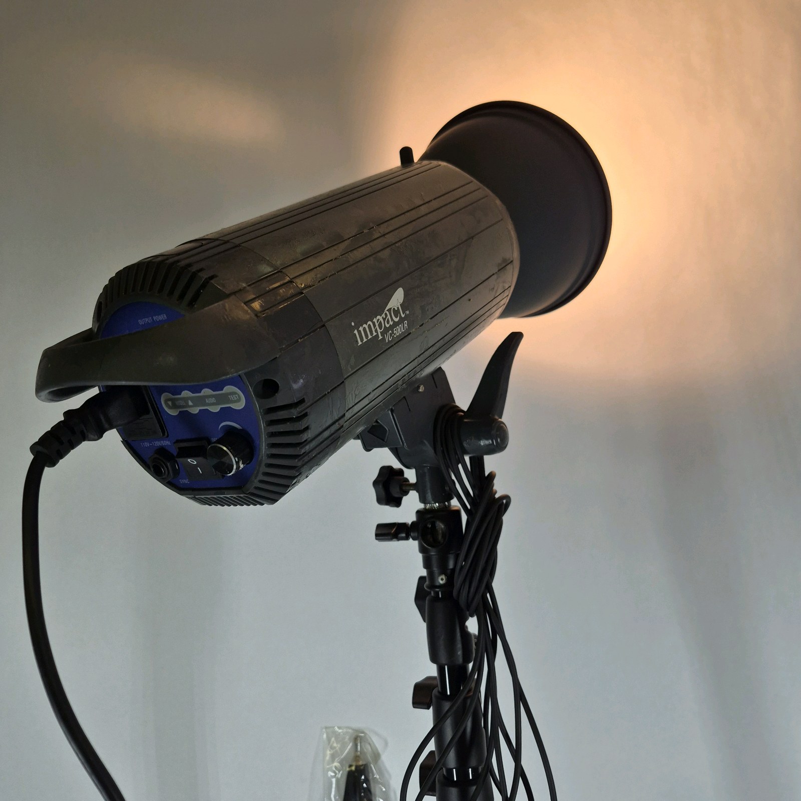 Impact VC-500LR 500Ws Digital Monolight Photography Flash with Stand