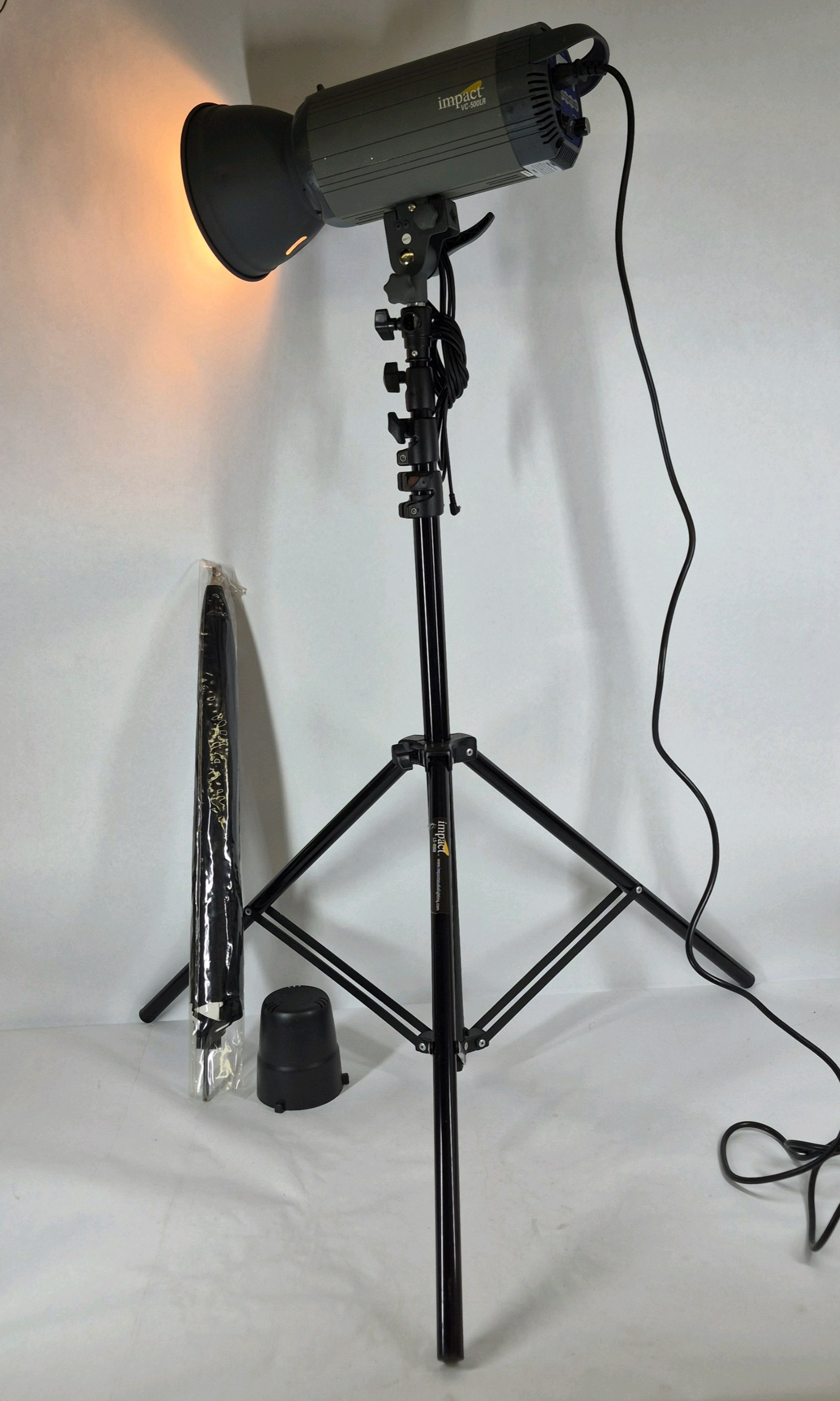Impact VC-500LR 500Ws Digital Monolight Photography Flash with Stand