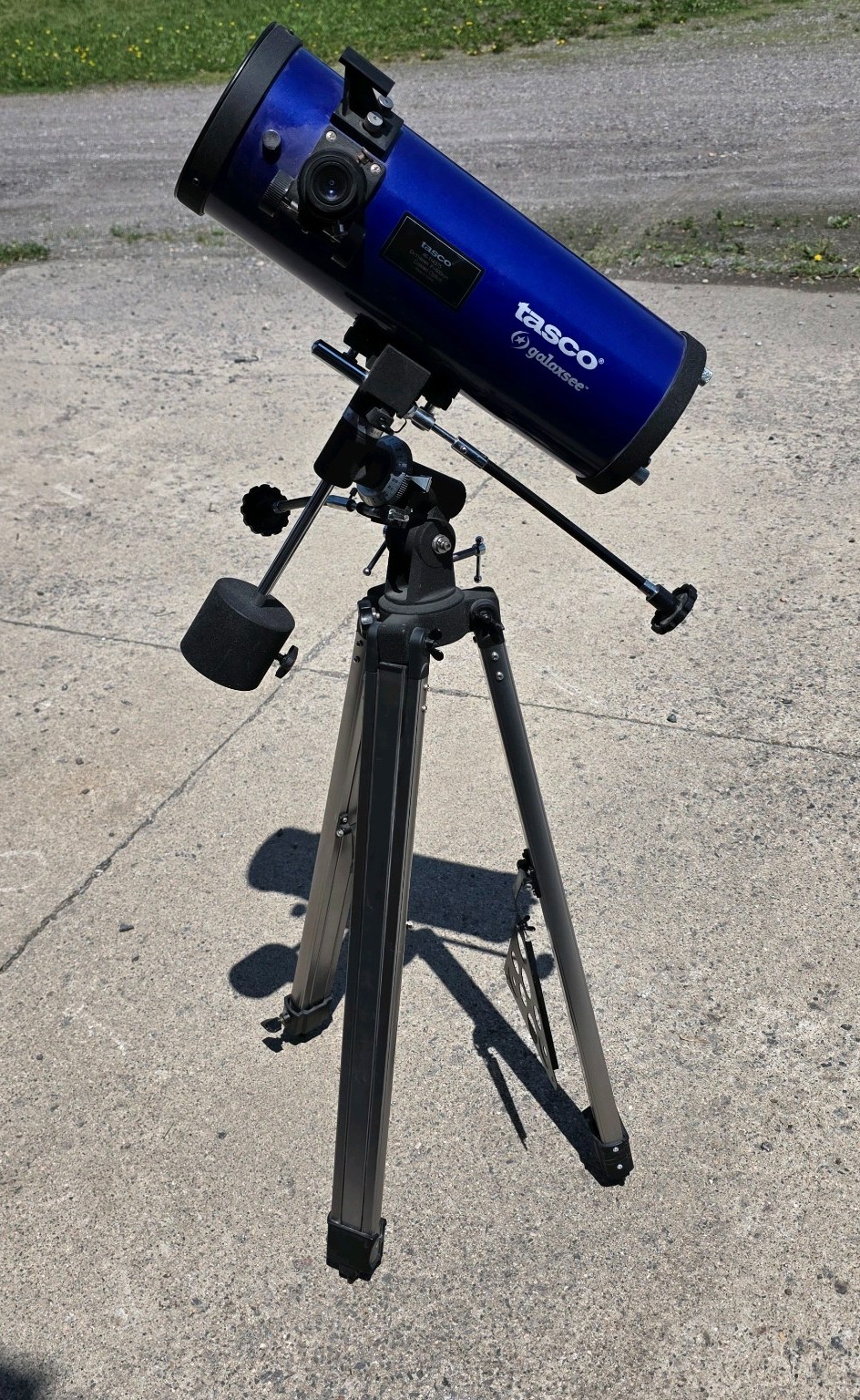Tasco Galaxsee Reflector Telescope with Tripod Stand