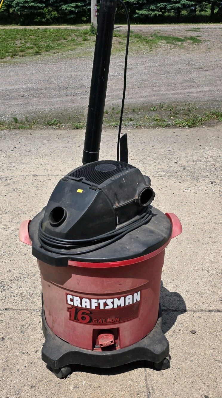 Craftsman 16 Gallon Wet Dry Shop Vacuum