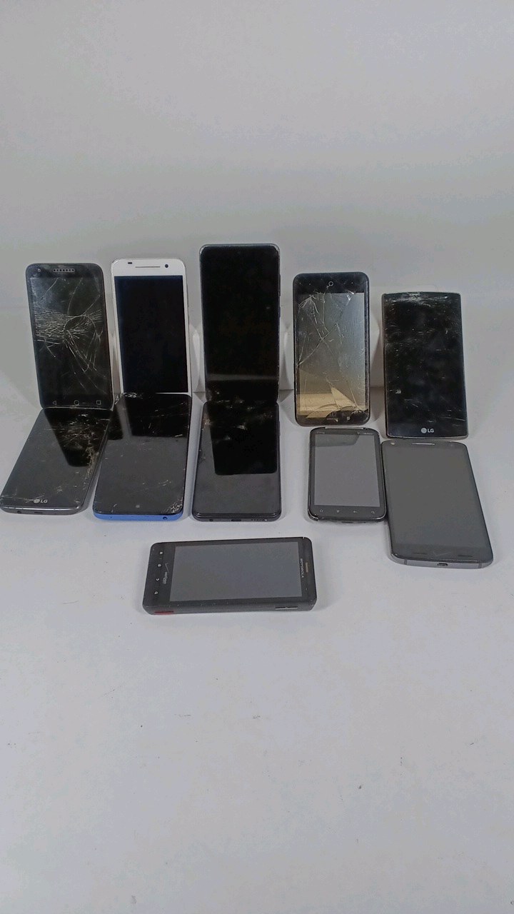 Lot of Assorted Smartphones and Cell Phone Parts