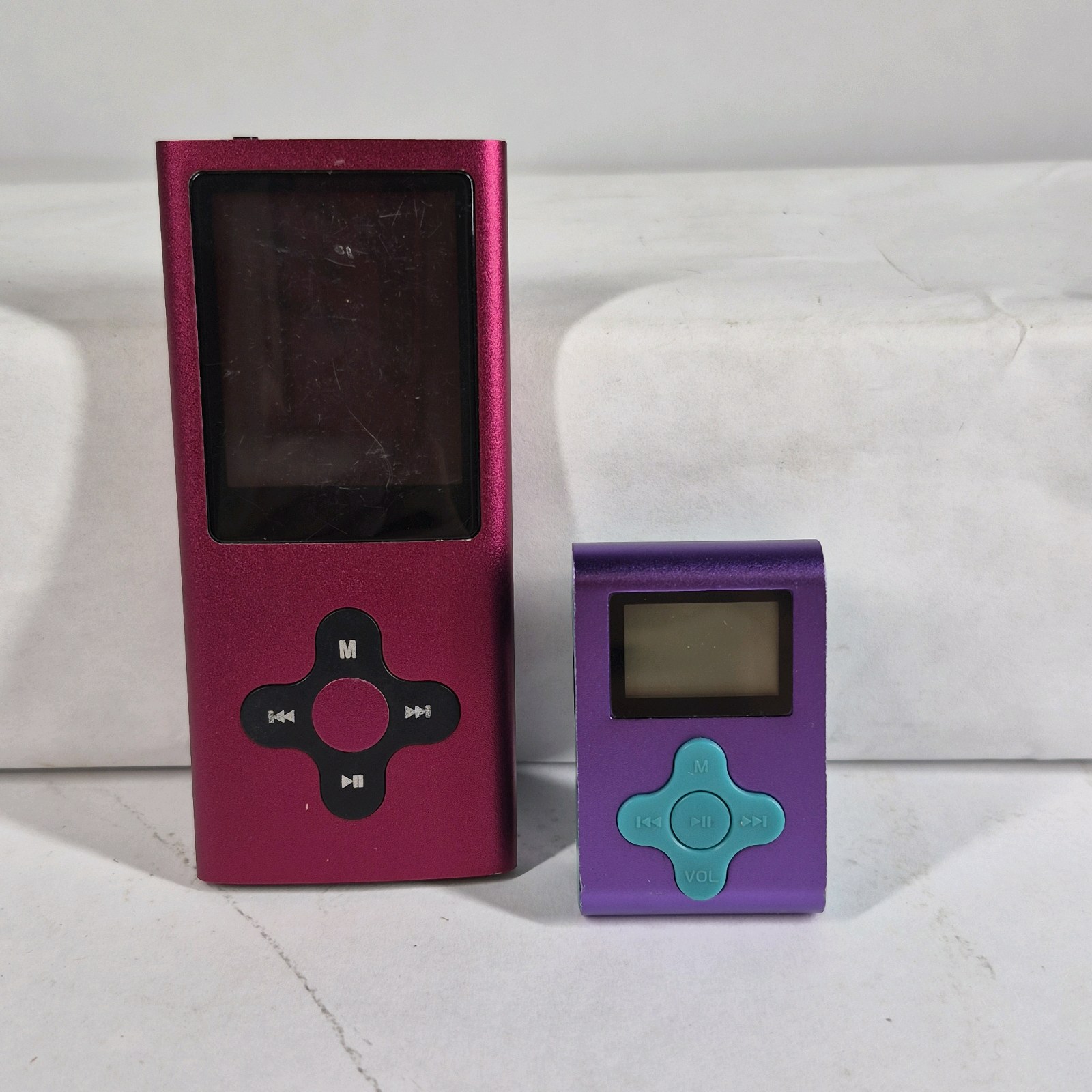 Lot of Eclipse 180 Pro 4GB MP3 Player and Mini Digital Music Player