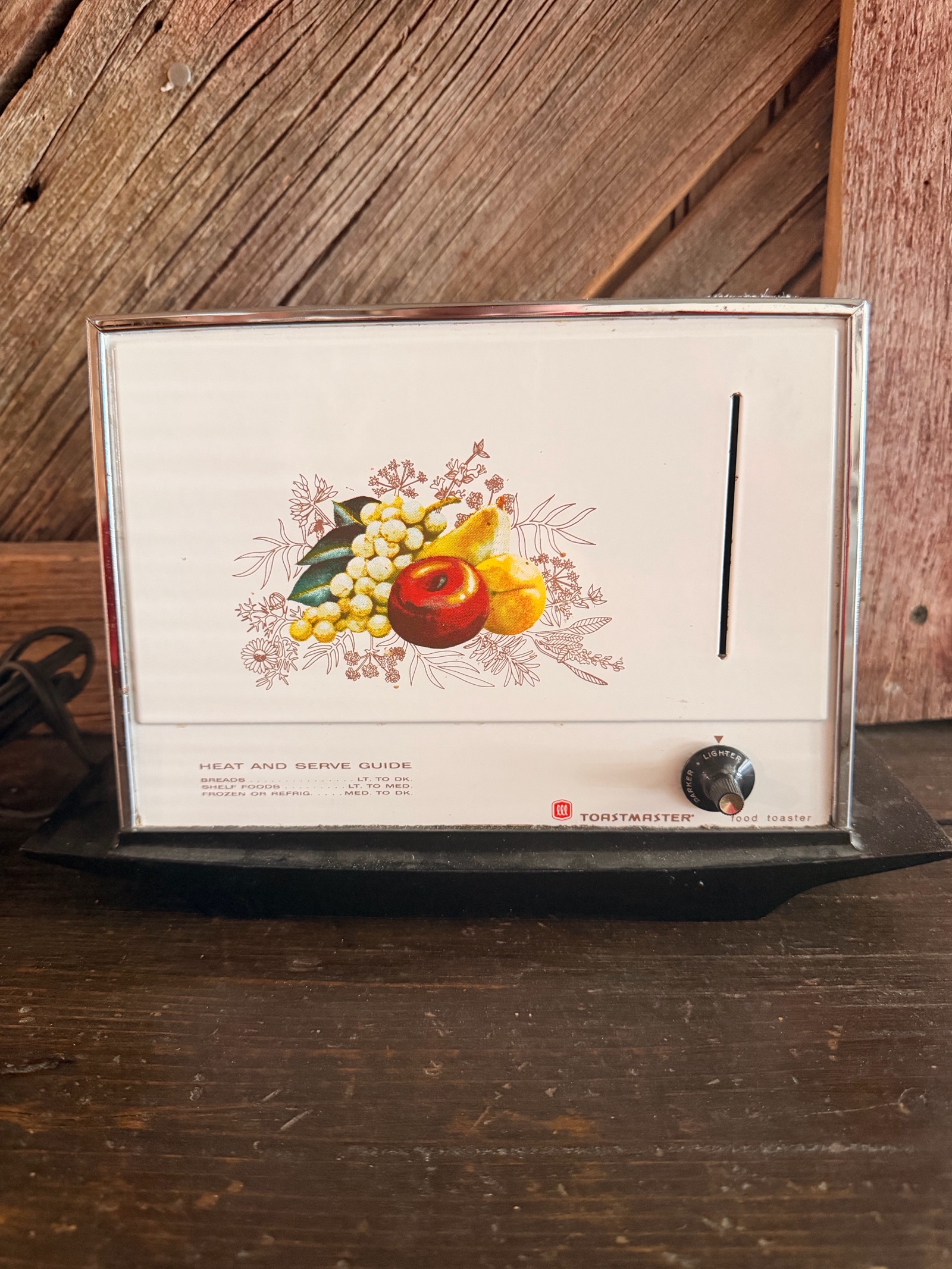 Toastmaster 2-Slice Retro Fruit Motif Toaster  1970s Kitchen Decor