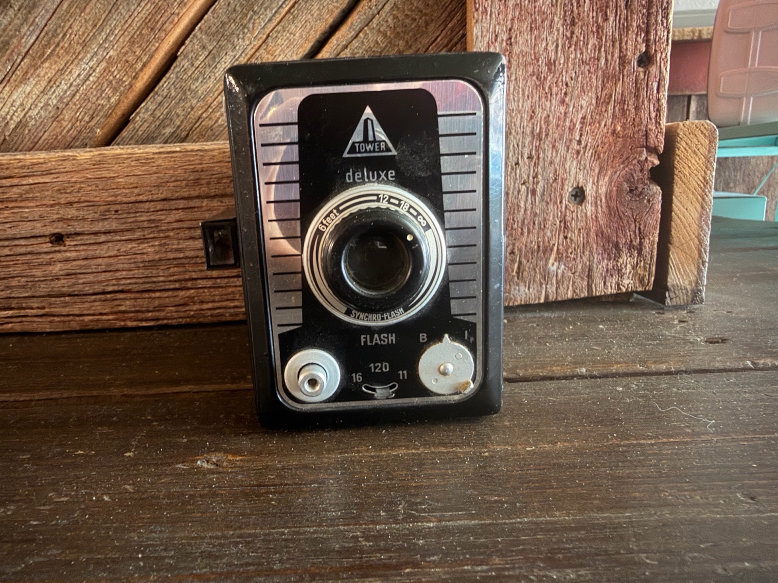 Vintage Tower Deluxe Flash 120 Film Camera Bakelite Style Collectible
