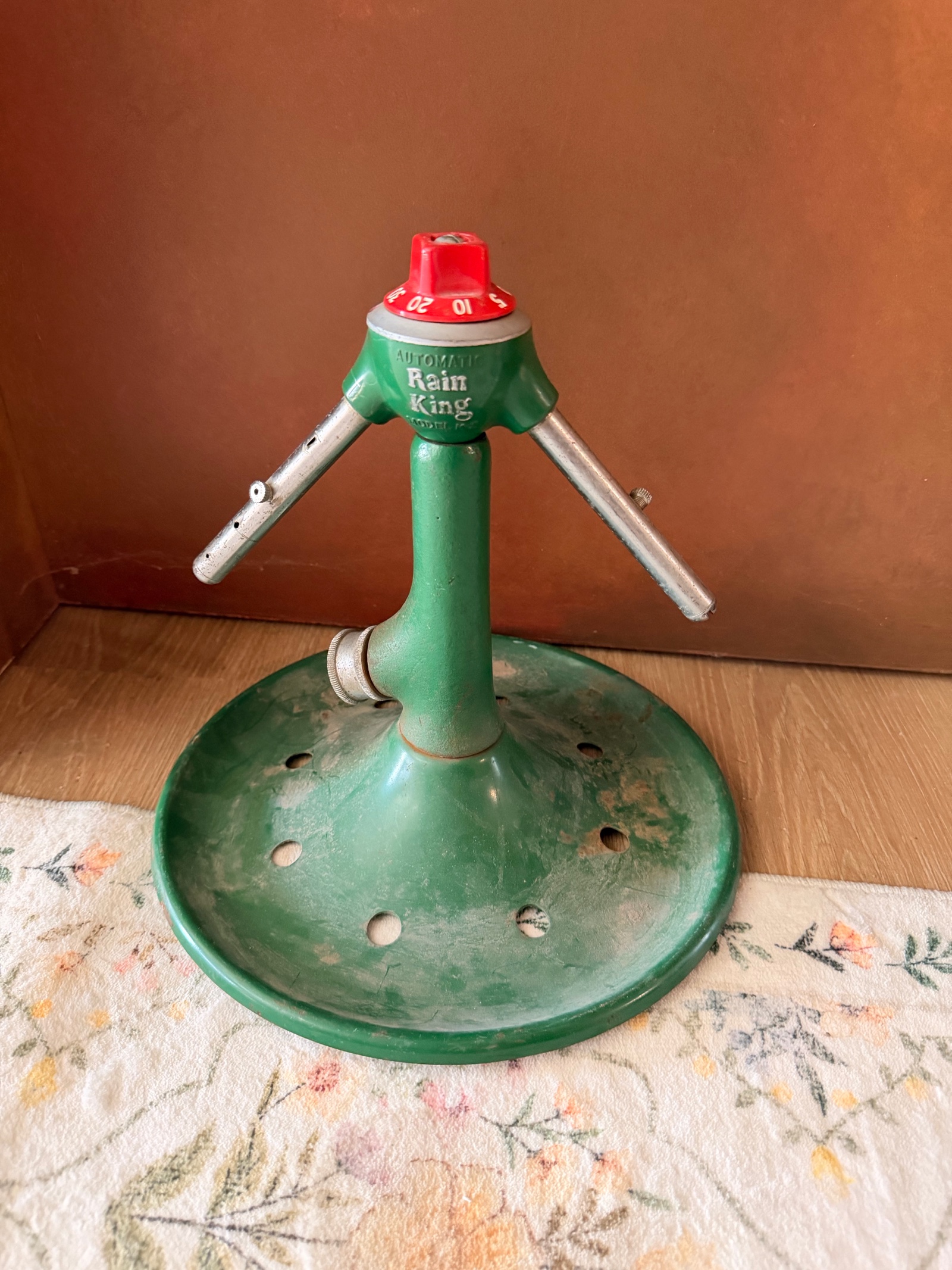 Vintage Rain King Automatic Metal Lawn Sprinkler  Mid Century Yard Garden Sprayer
