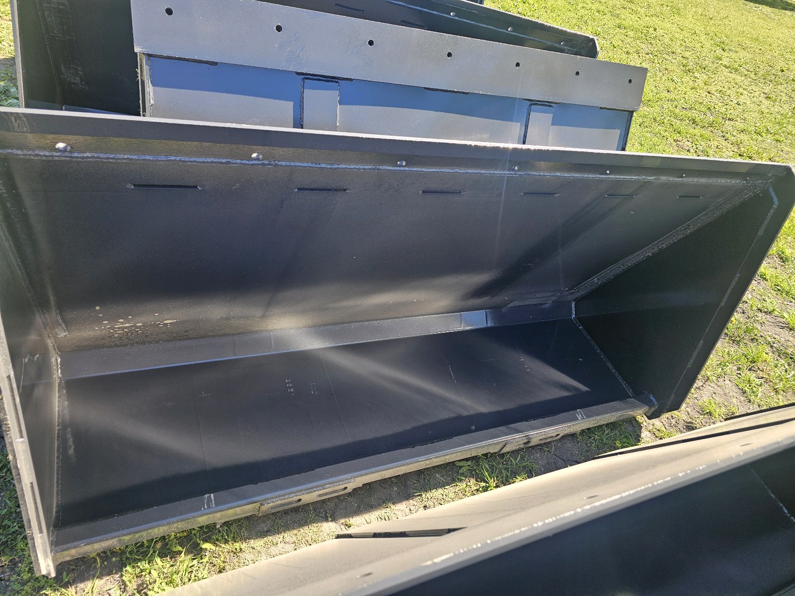 Unused 2026 WOLVERINE Track Duty Bucket TDB-11-84W