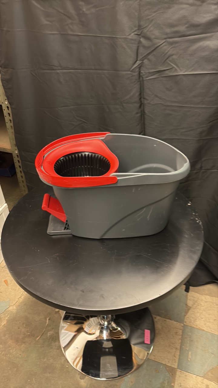 Plastic Mop Bucket With Squeezing Compartment That Releases Water With a Foot Pedal